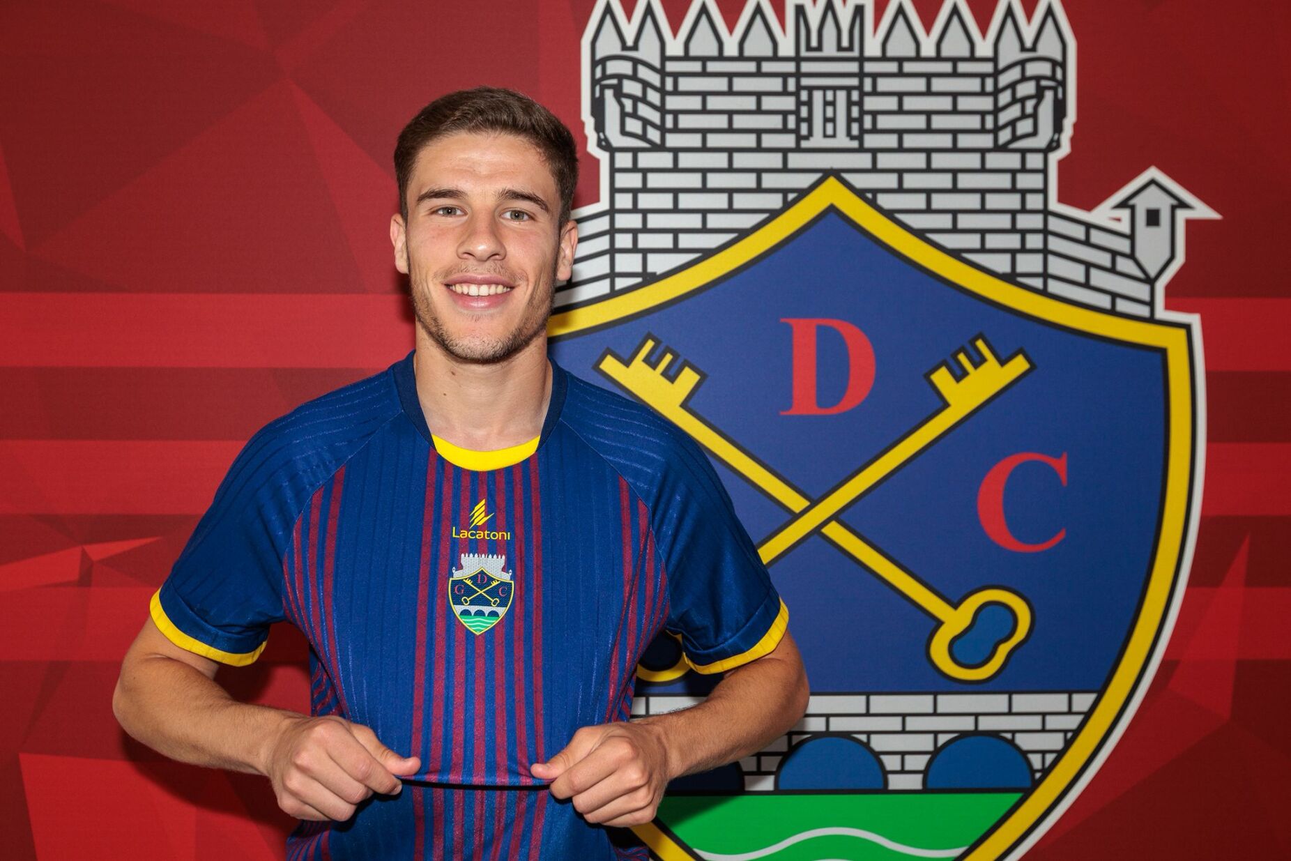 Chaves contrata lateral-esquerdo Kiko Pereira em definitivo