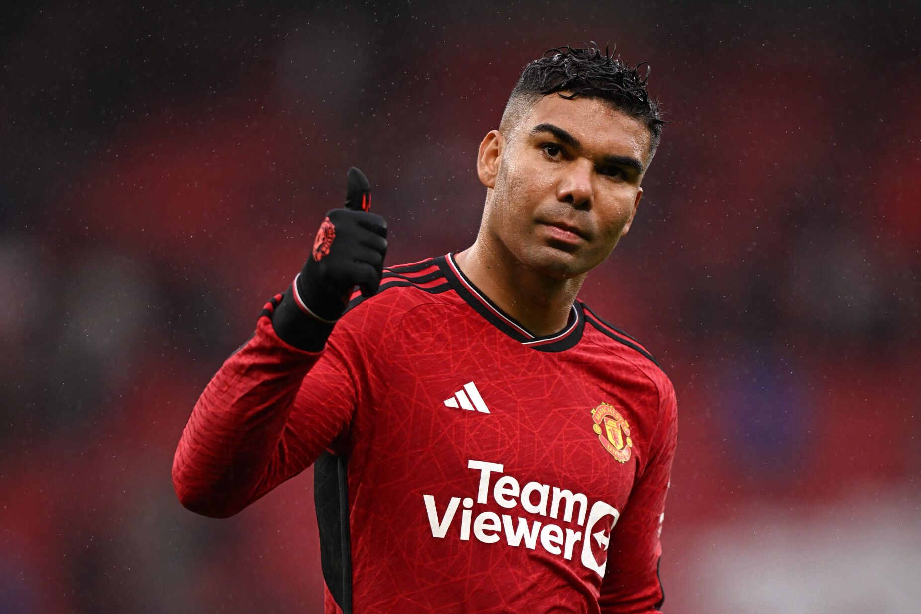 Casemiro marca e garante empate do Manchester United contra o