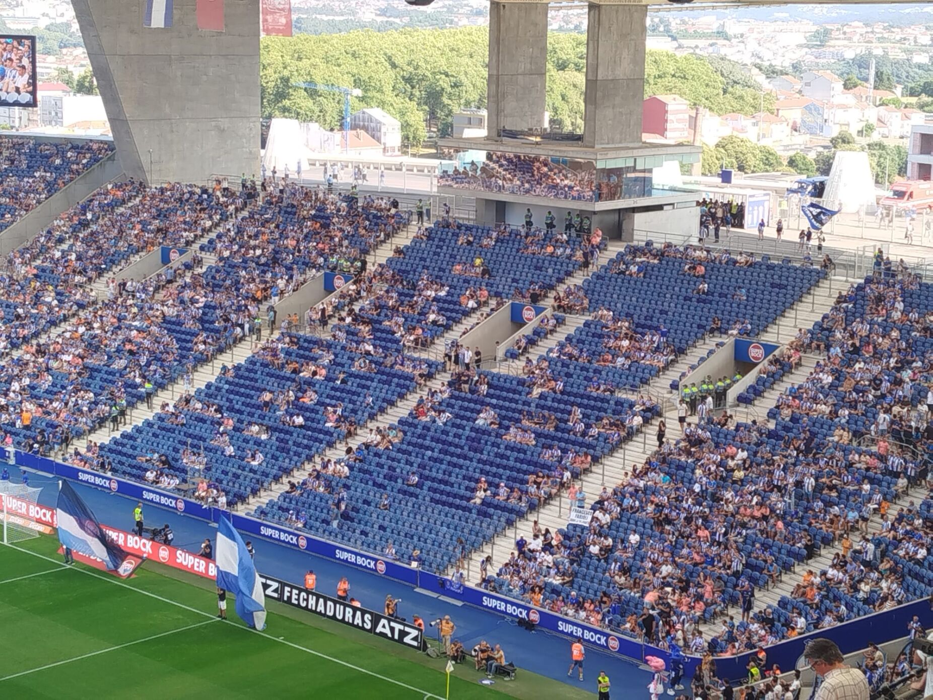 Vazio no topo sul frente ao Twente: Super Dragões sem protocolo