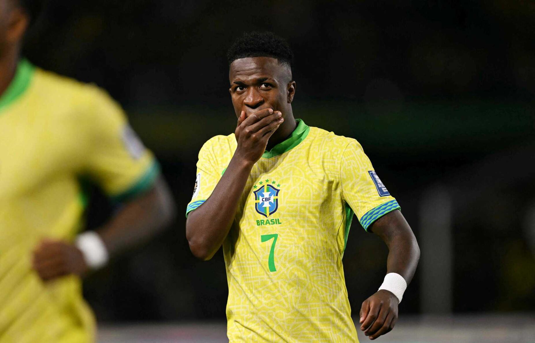 Vinícius Júnior pede desculpa e aponta: "Os jogos na Europa são  diferentes..."