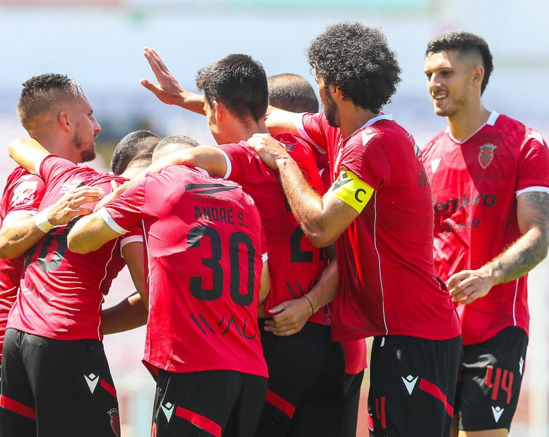Em jogo de loucos, Penafiel recuperou desvantagem de três golos e venceu a Oliveirense