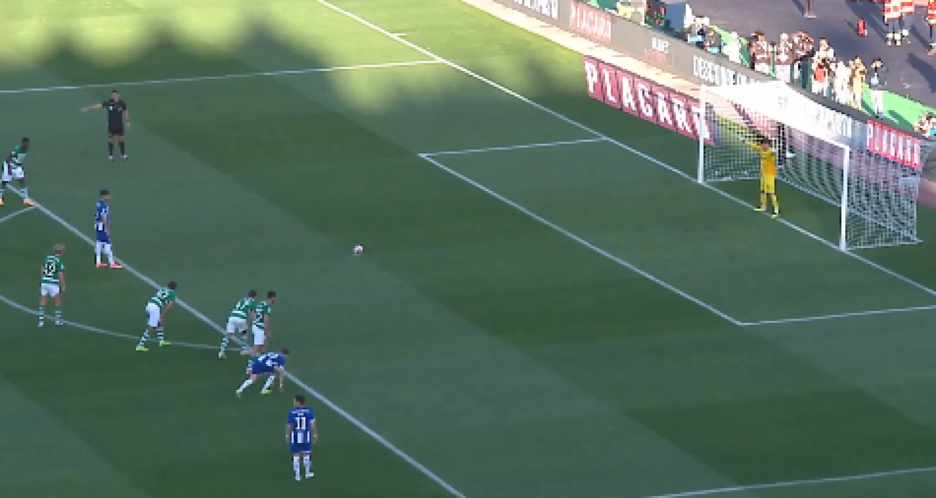 FC Porto-Sporting: Diogo Pinto faz penálti e Taremi coloca os dragões em vantagem