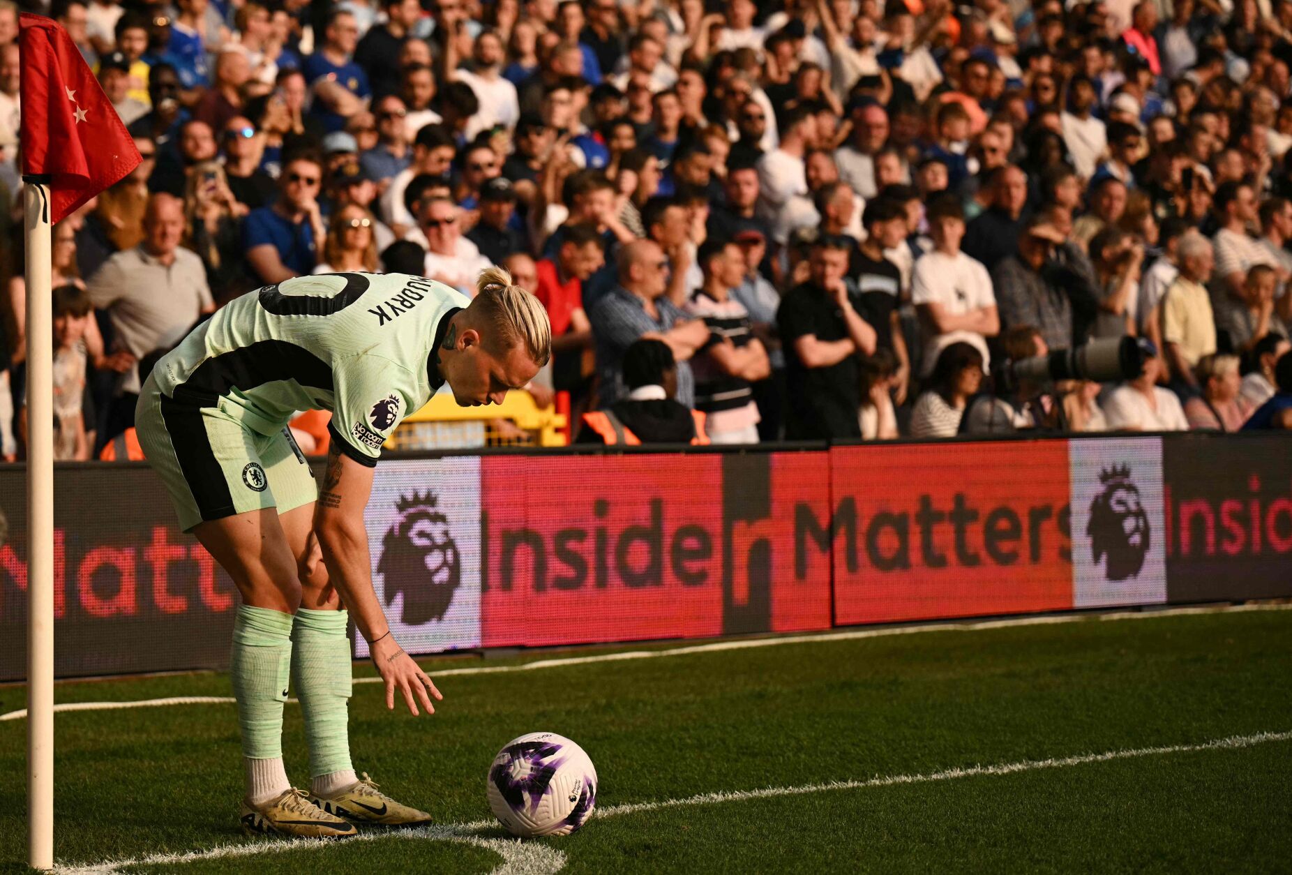 Controlo antidoping positivo: Chelsea reage e Mudryk em "completo choque"