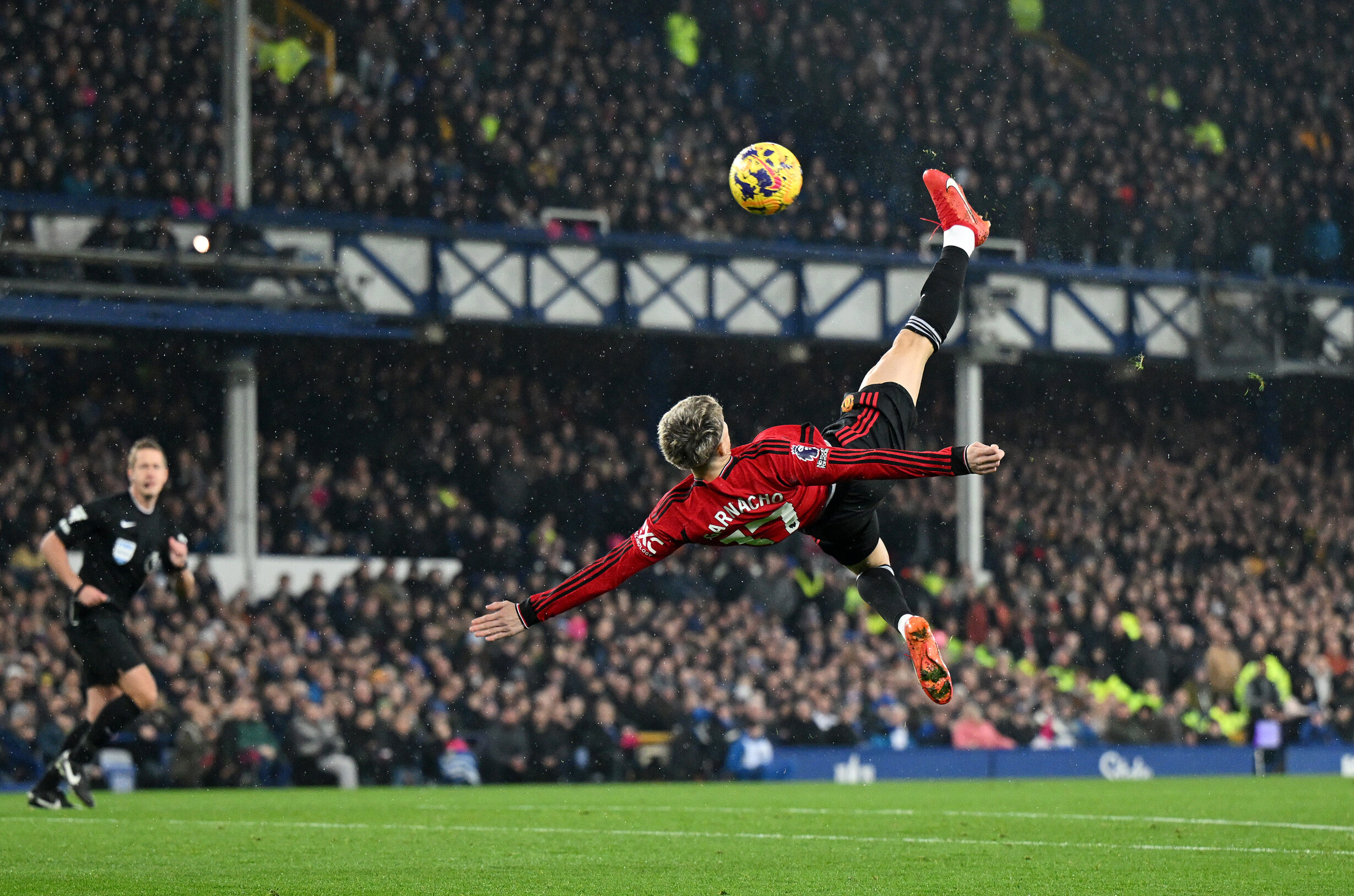 Chineses comparam golaço de Cristiano Ronaldo às acrobacias de