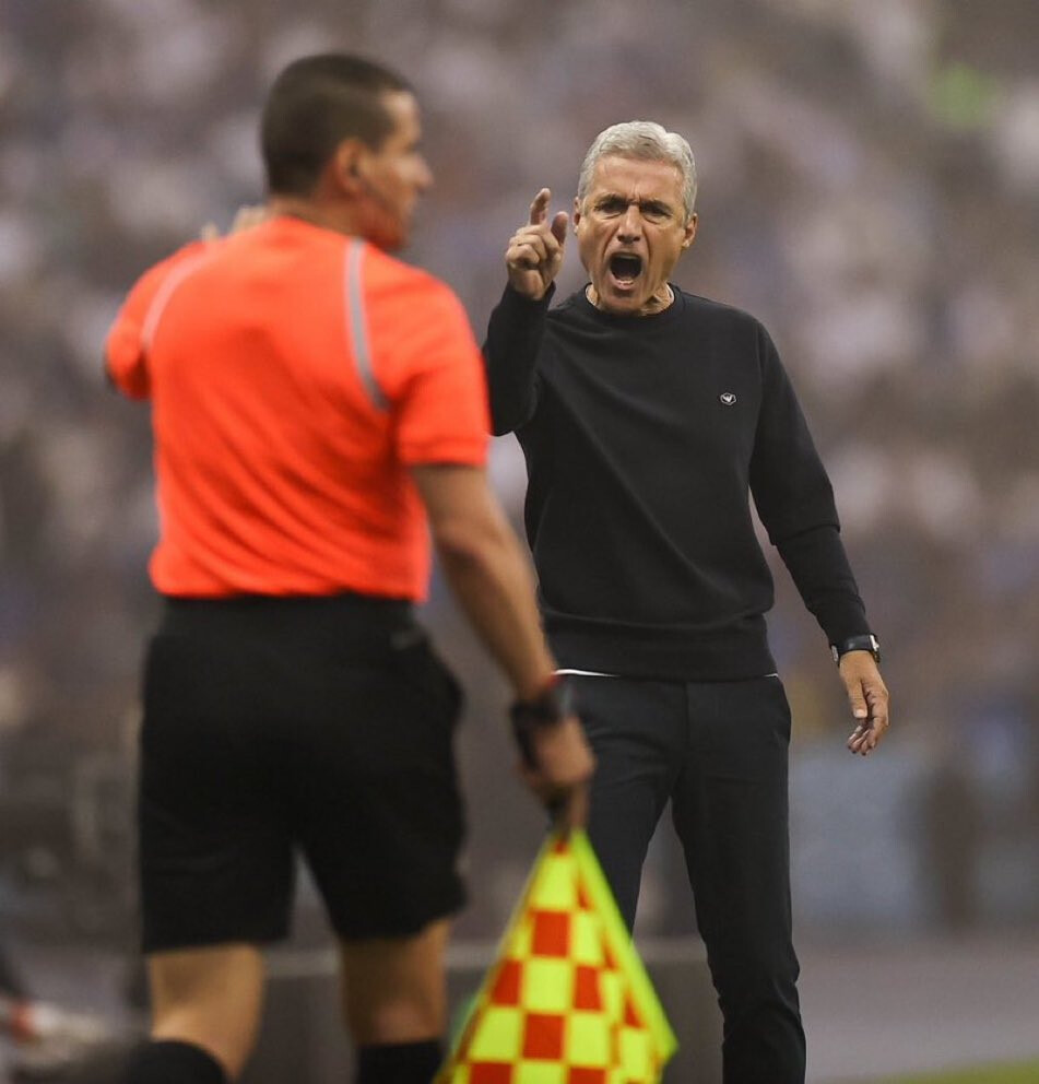 Al Hilal derrota Al Nassr em duelo saudita e chega mais uma vez à