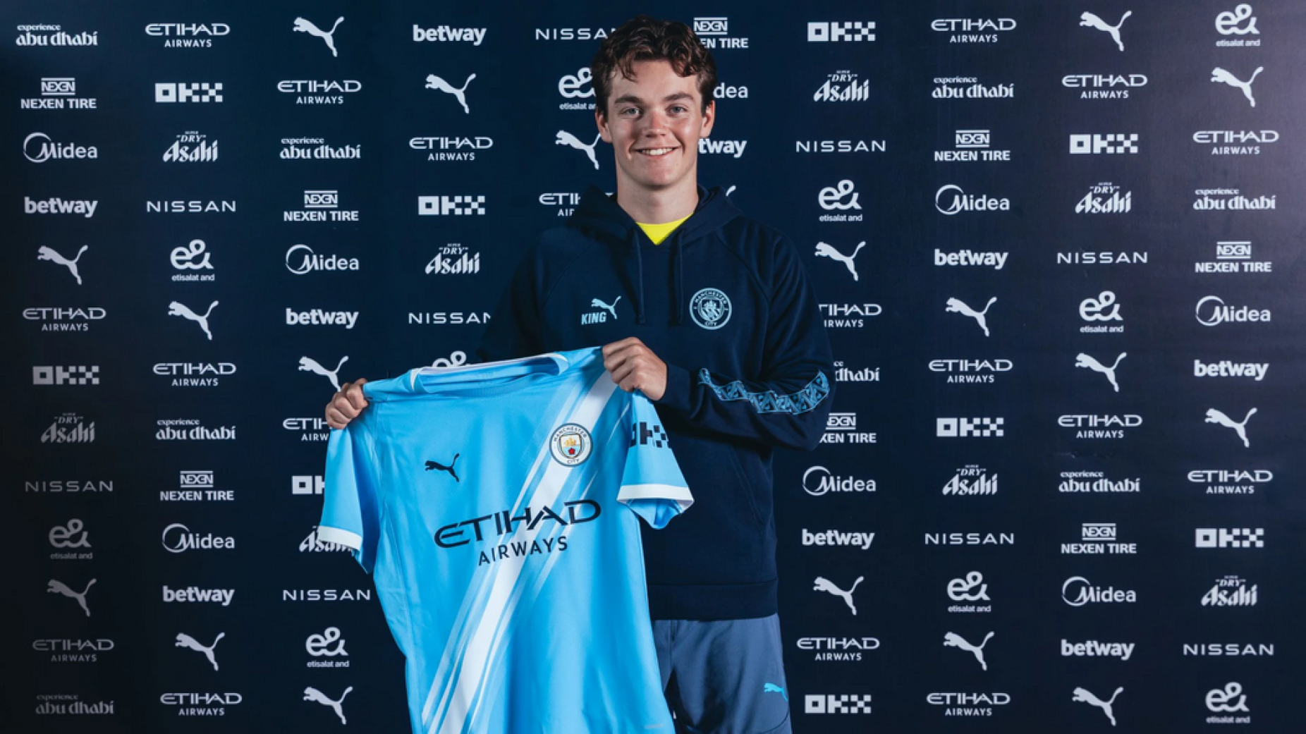 Manchester City apresenta quinto reforço da temporada