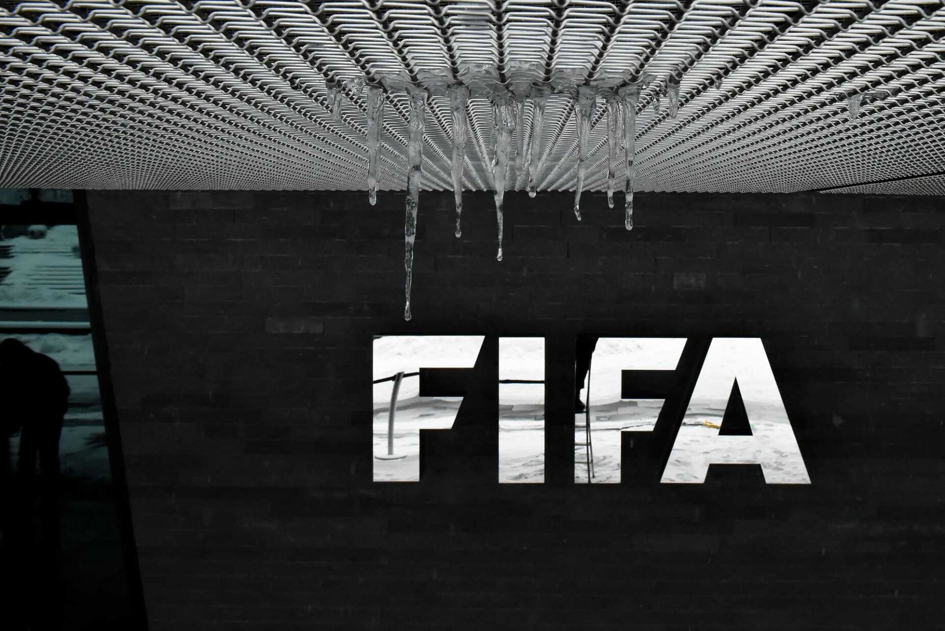 Regulamento da FIFA sobre transferências pode violar direito da União Europeia