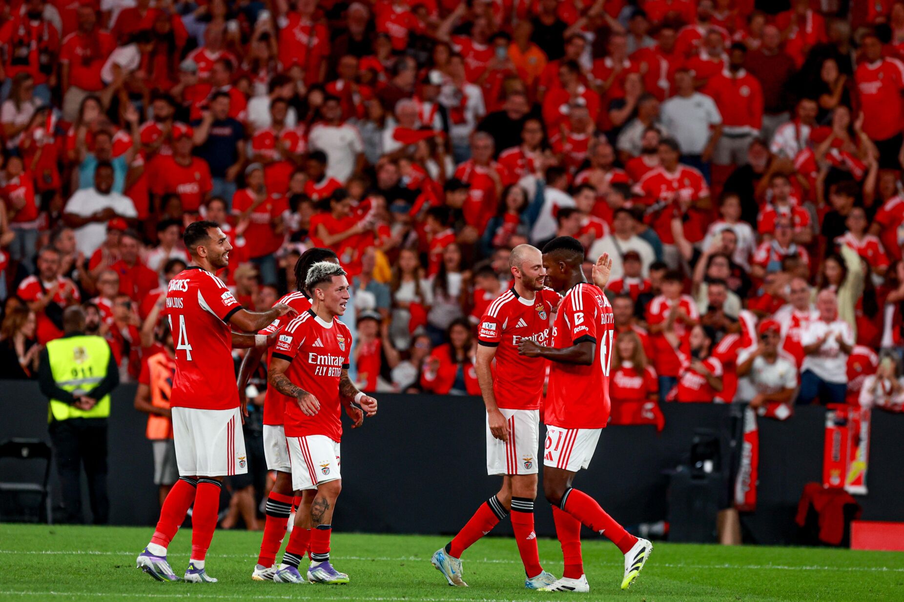 Pressão sobre Benfica e FC Porto faz disparar gastos na I Liga