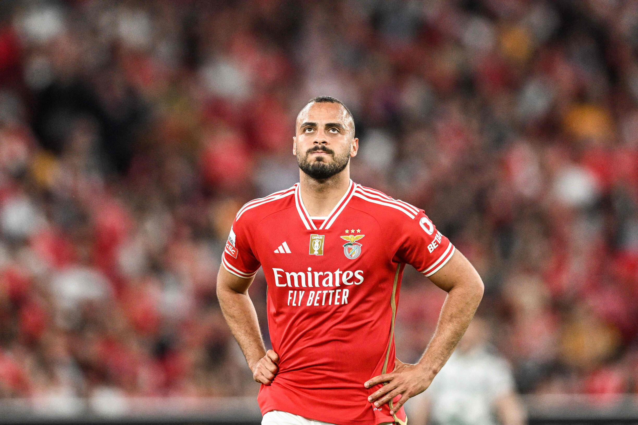 Benfica negoceia transferência a título definitivo de Arthur Cabral com