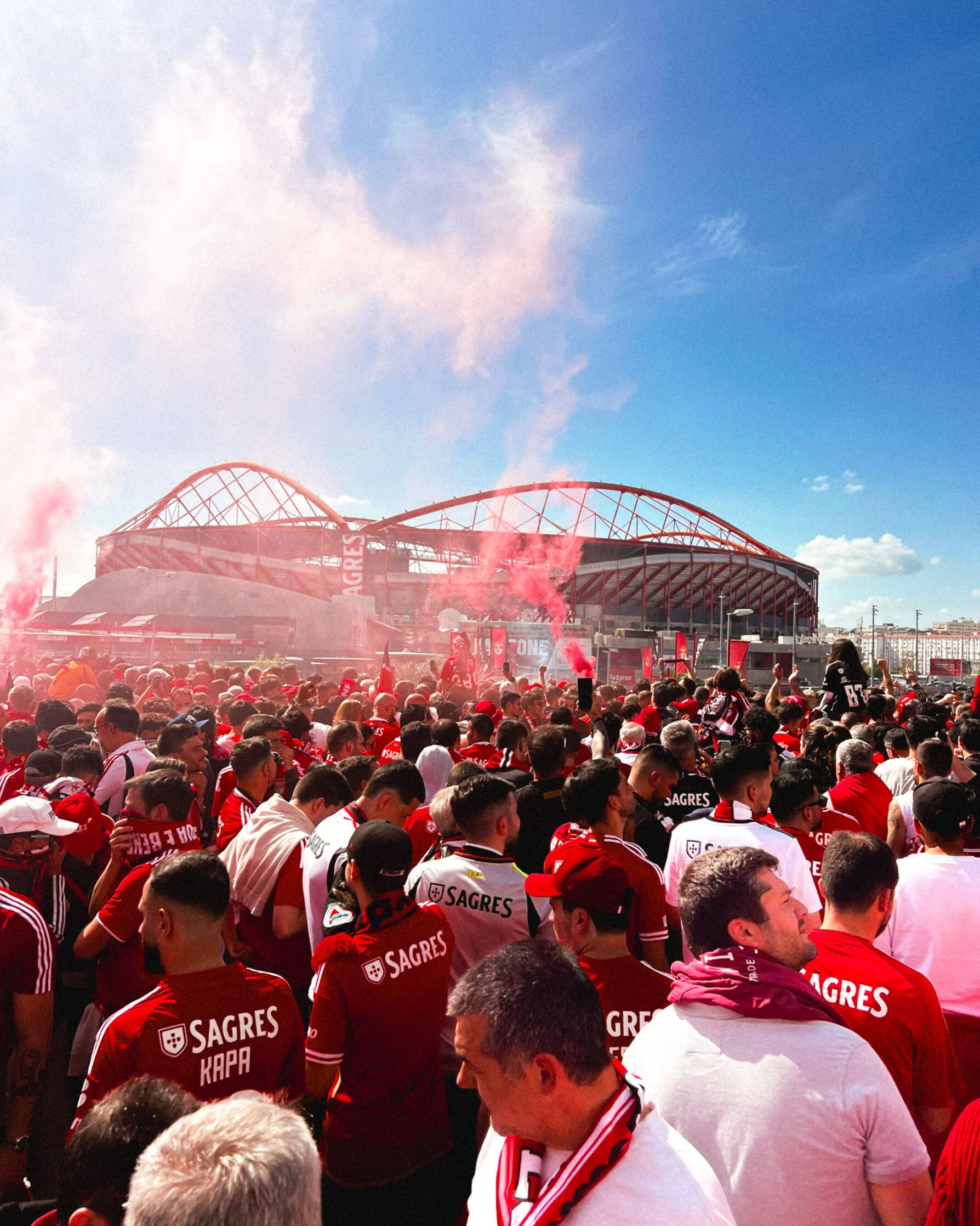 Benfica recebe o Arouca em dia de eleições