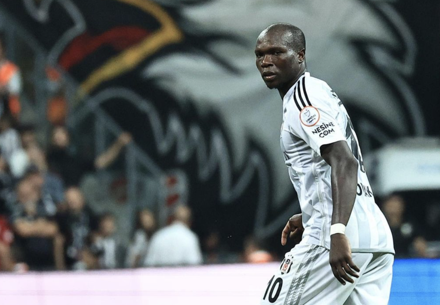 Aboubakar afastado do Besiktas depois de se ausentar para implante capilar