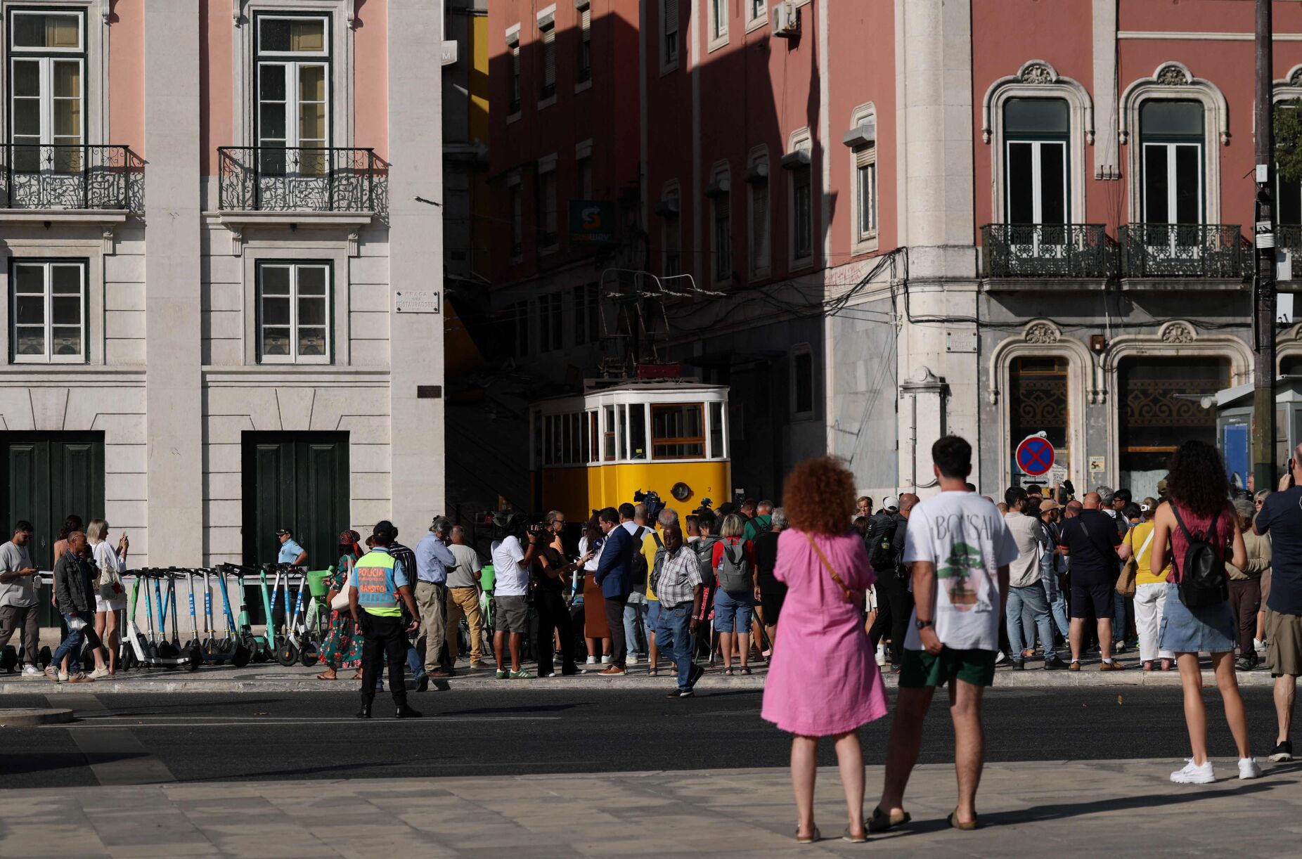 Proteção Civil de Lisboa corrige número de mortes no Elevador da Glória