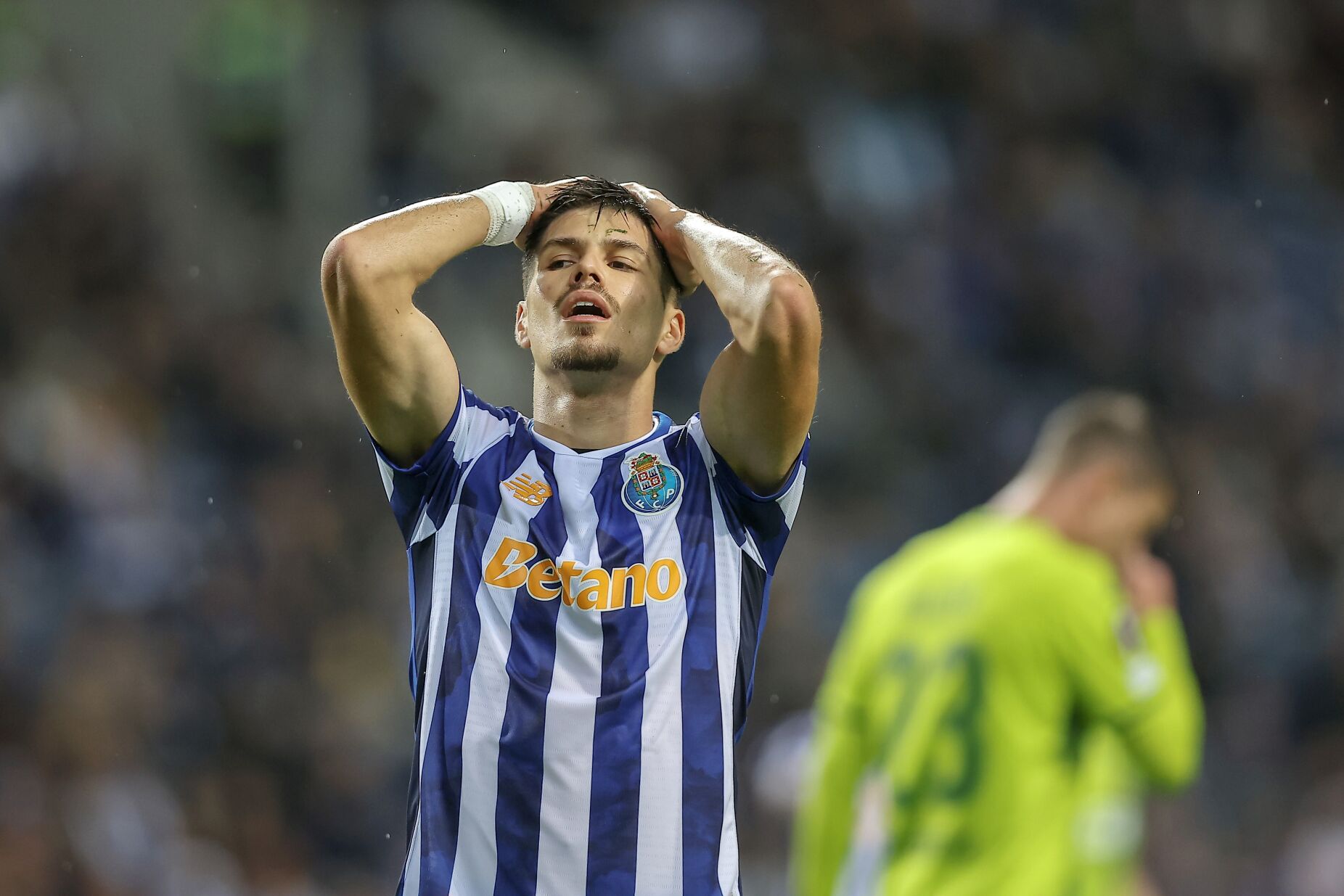 FC Porto: Francisco Moura tem a presença na Taça da Liga em risco