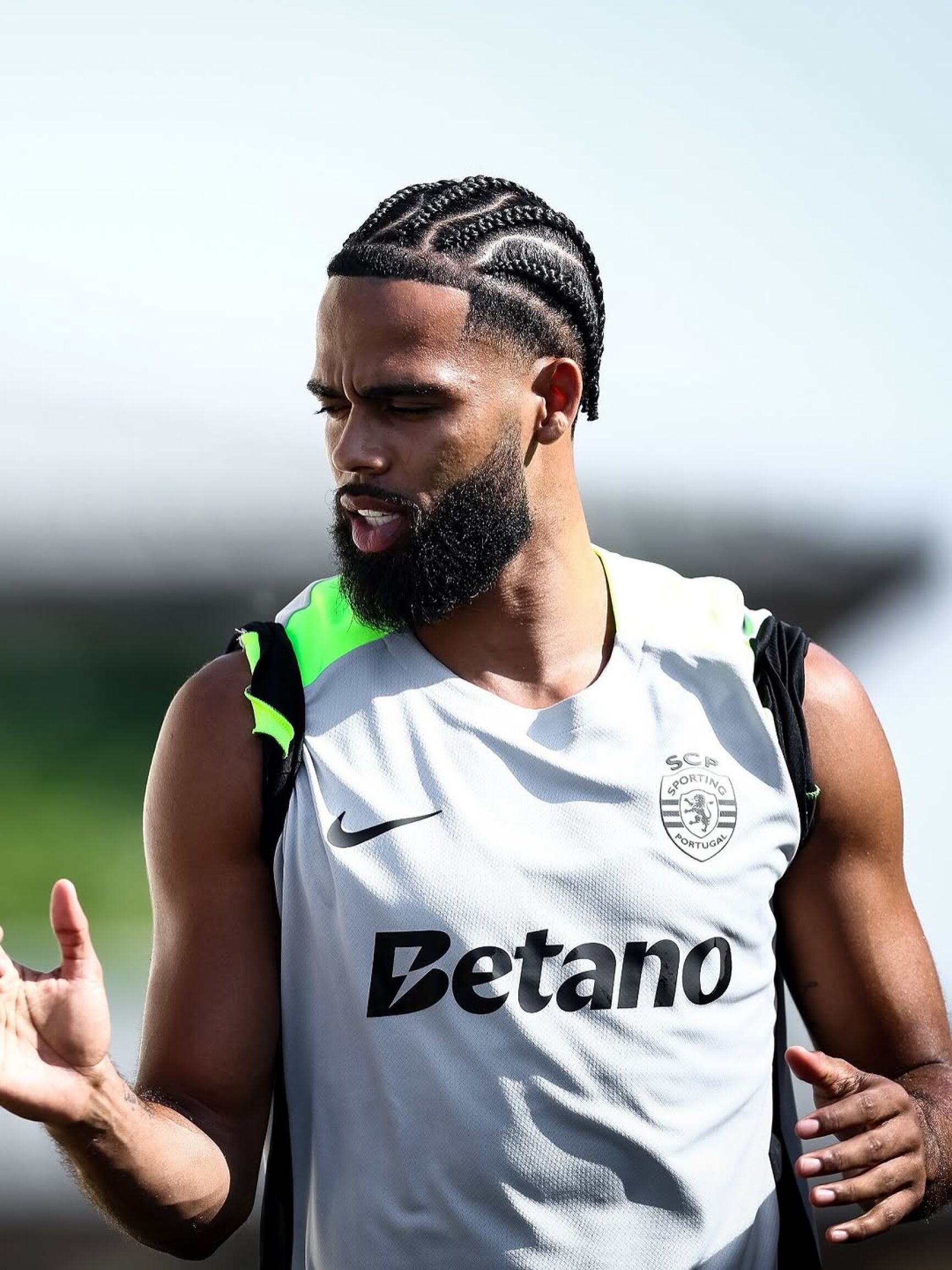 St. Juste e a despromoção: "Descobri que ia para a equipa B pelos jornais"