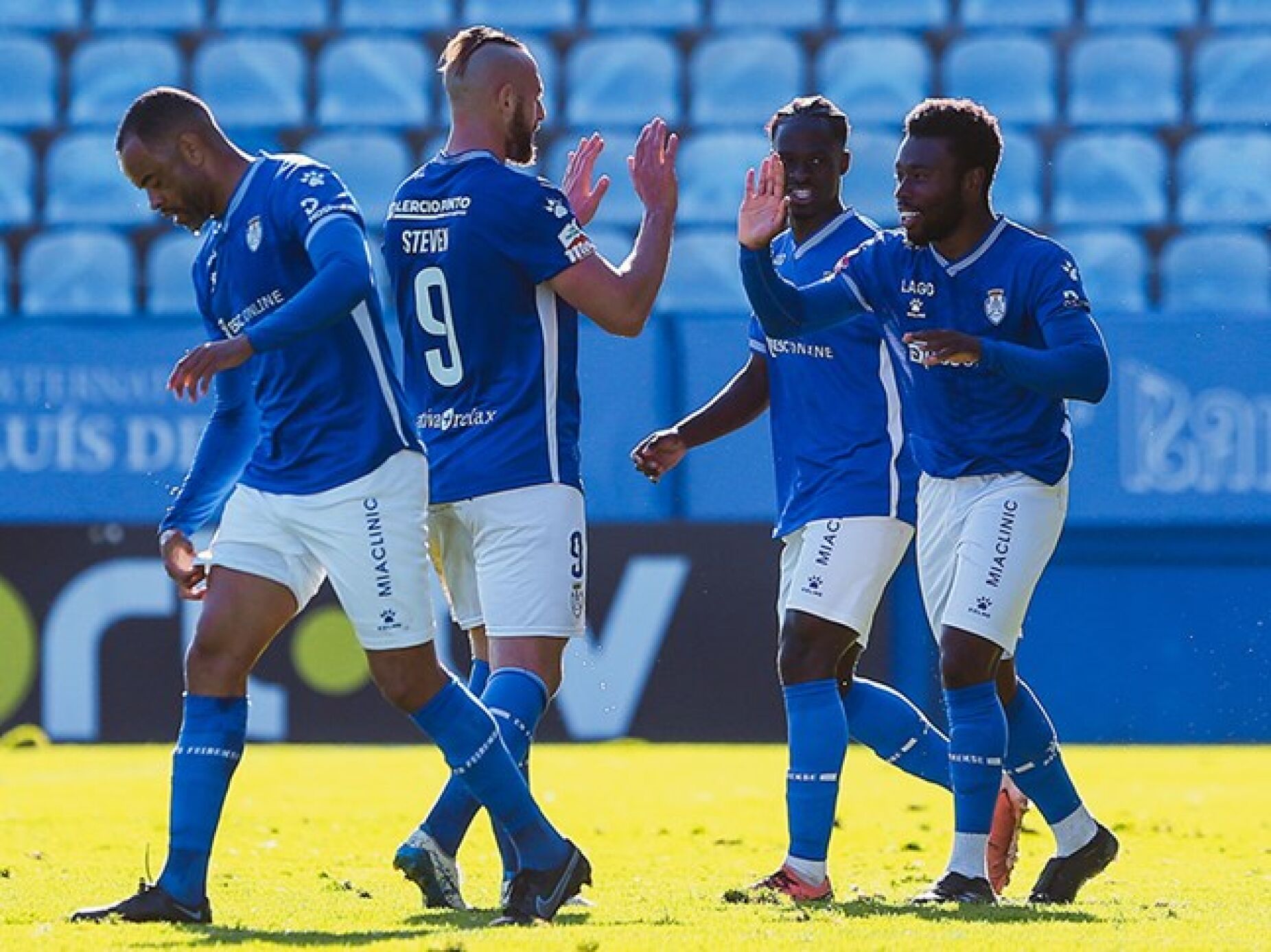 Feirense impõe ao Penafiel a primeira derrota fora de portas