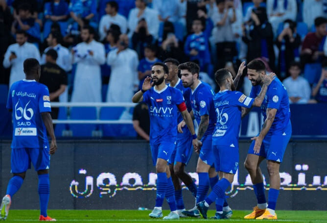 الهلال، بقيادة خورخي جيسوس وروبين نيفيز، على بعد فوز واحد من لقب الدوري السعودي