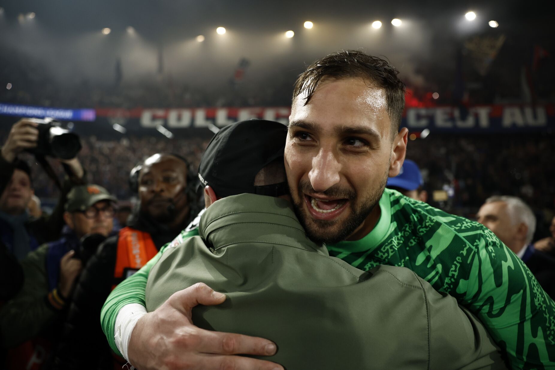 Donnarumma brilha na baliza do PSG e diz: "Se quiserem que eu fique..."