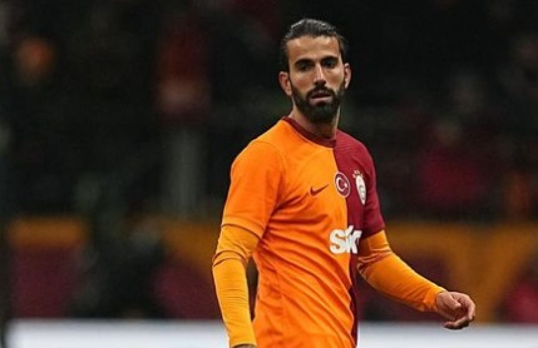 Sérgio Oliveira "regressa" aos treinos, após discussão com treinador, para Galatasaray evitar processo