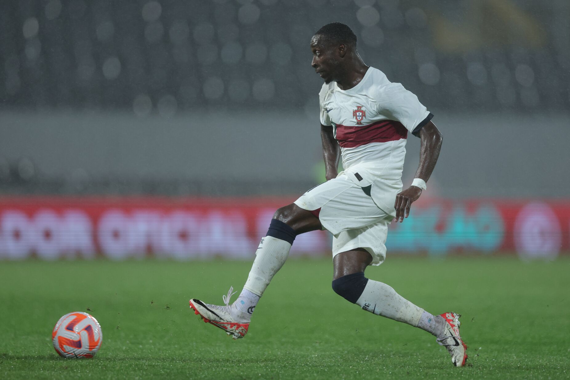 Wolverhampton olha para um português para render Pedro Neto
