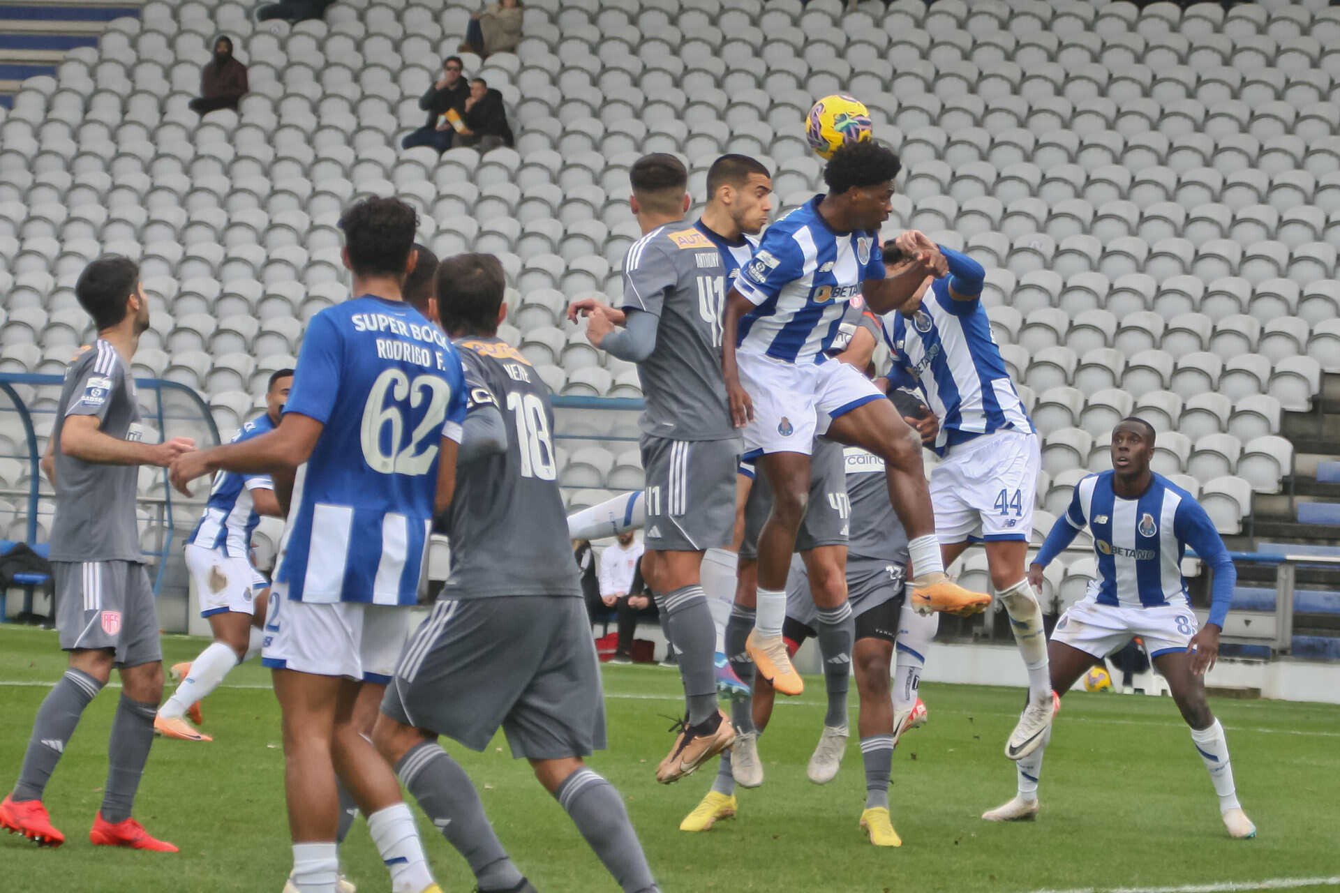 Aves SAD Vence FC Porto B Em Jogo Com Cinco Golos