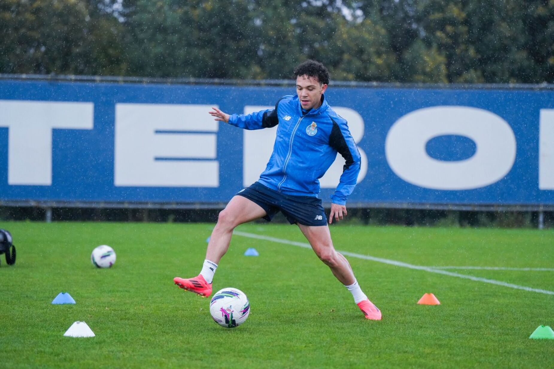 Pepê já trabalha com bola, mas não é certa a presença no FC Porto-Aves SAD