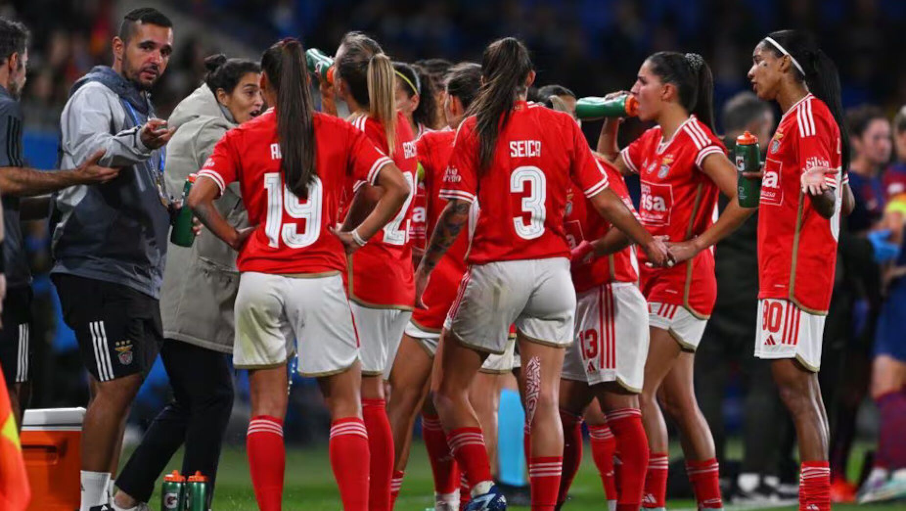 Benfica arranca Champions feminina da pior forma: goleado em Barcelona