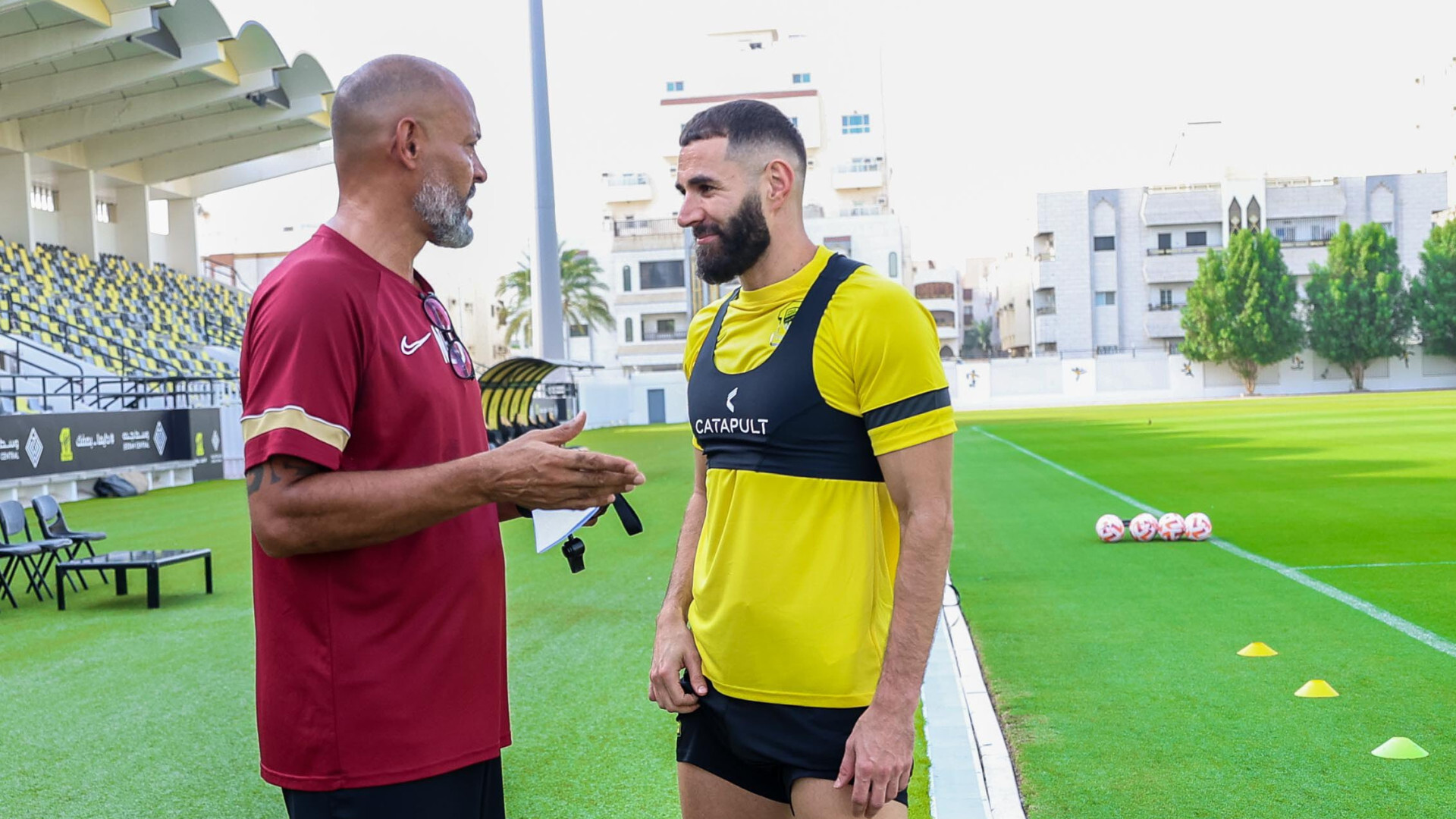 Golo de Benzema compensa 'frango' e dá a vitória a Nuno Espírito Santo