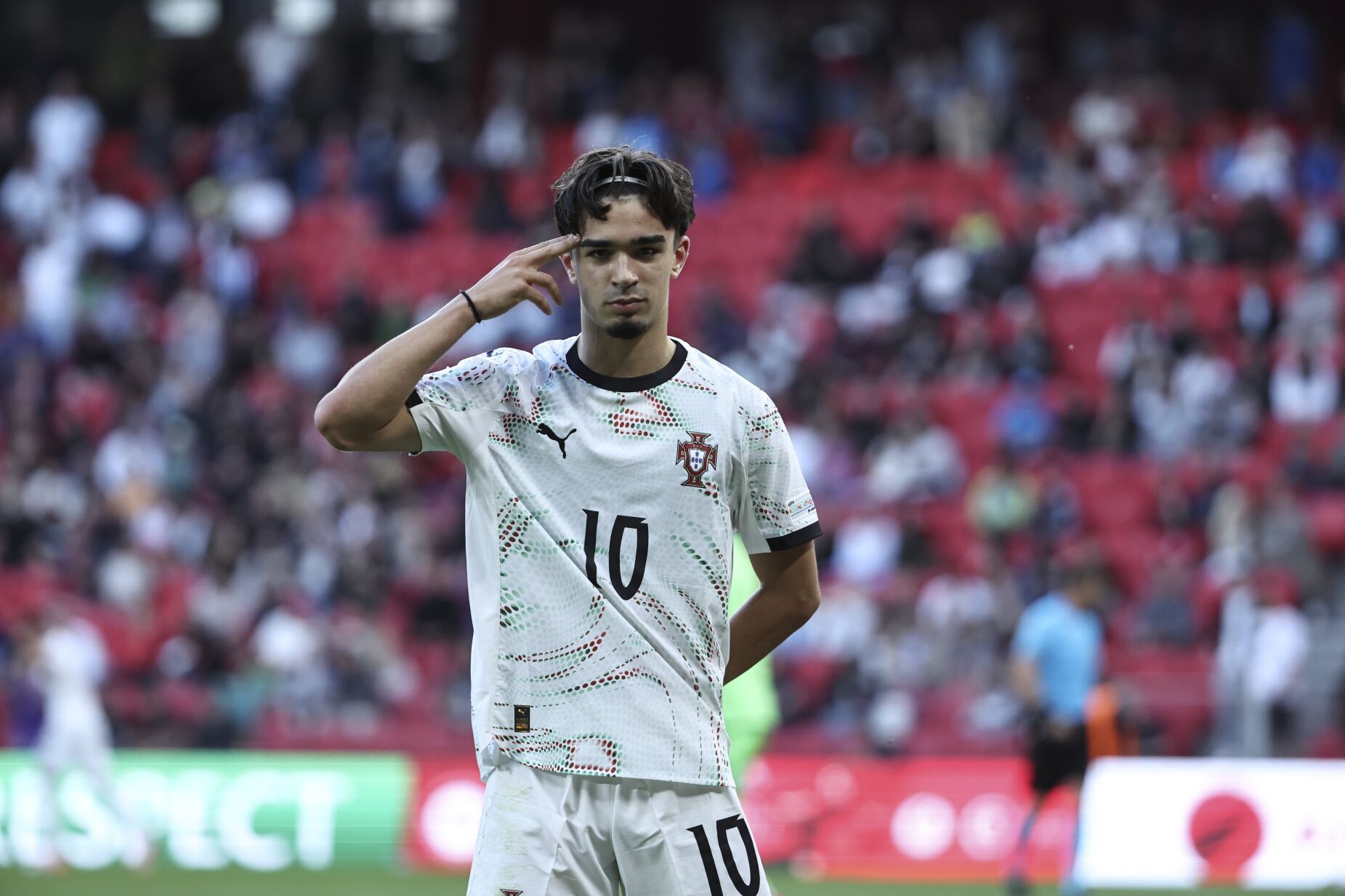 Mateus Mide: "Nunca tinha jogado num estádio com tantas pessoas a ver-me"