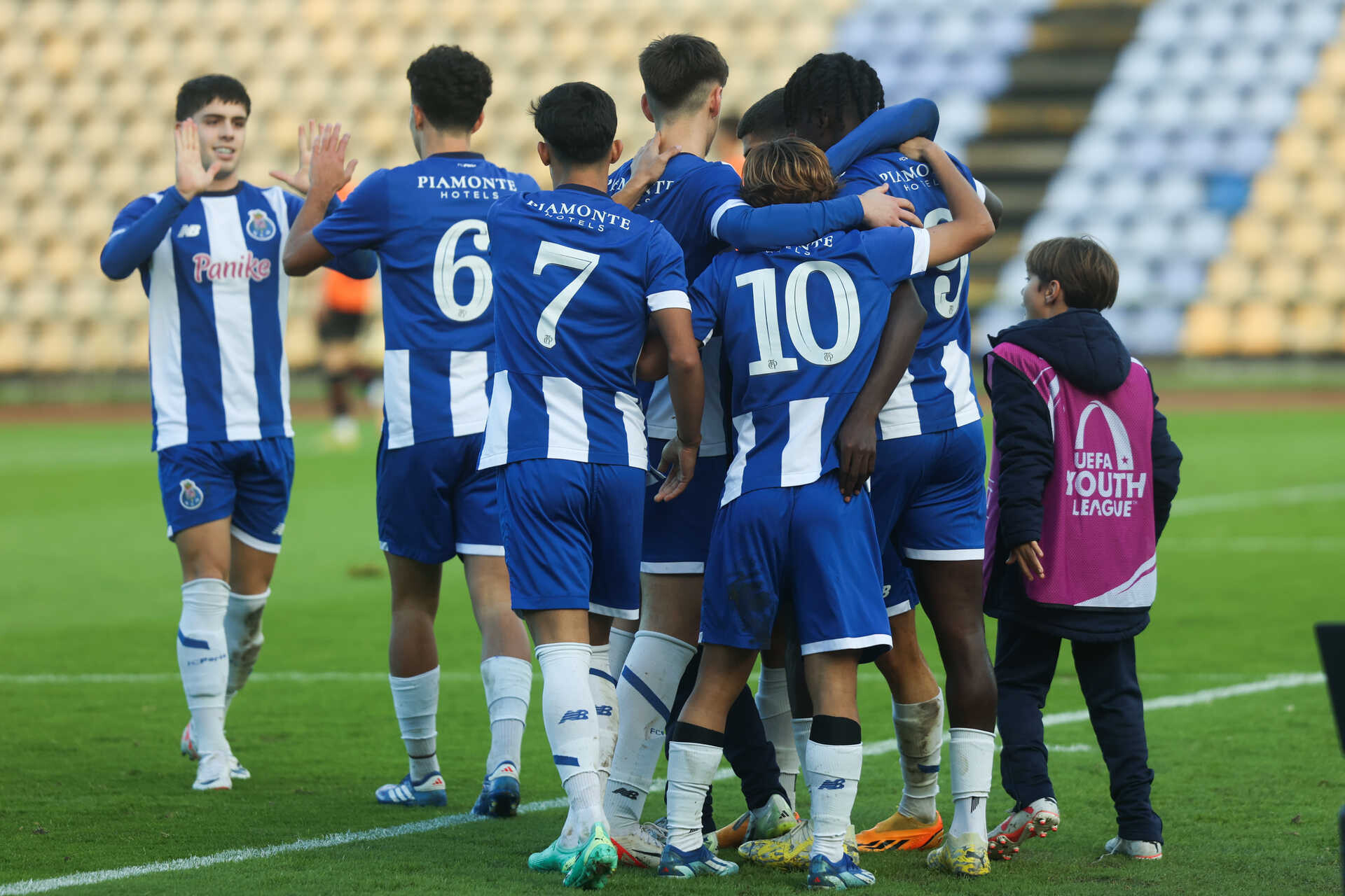 YOUTH LEAGUE AO VIVO: siga o Club Brugge-FC Porto e o Tottenham