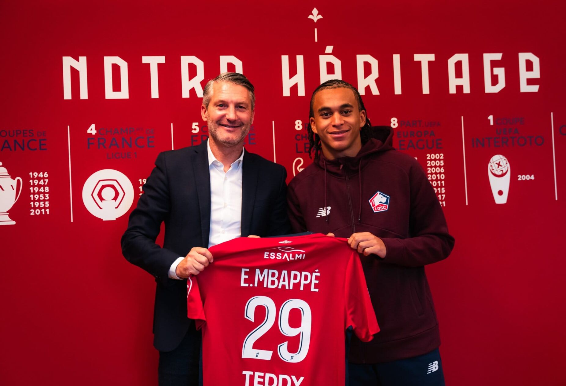 Oficial: Ethan Mbappé é jogador do Lille e o irmão Kylian aplaude