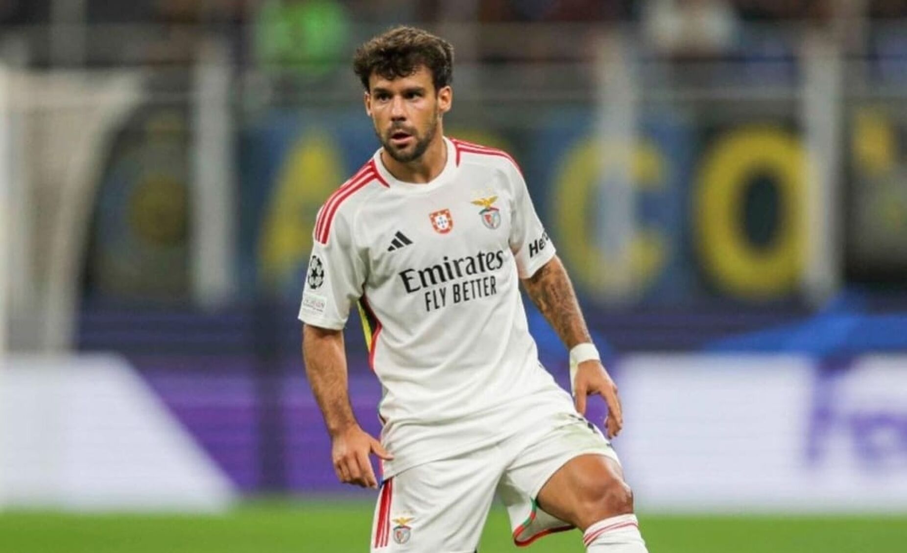 Depois da passagem sem sucesso pelo Benfica, Bernat é oferecido a dois clubes