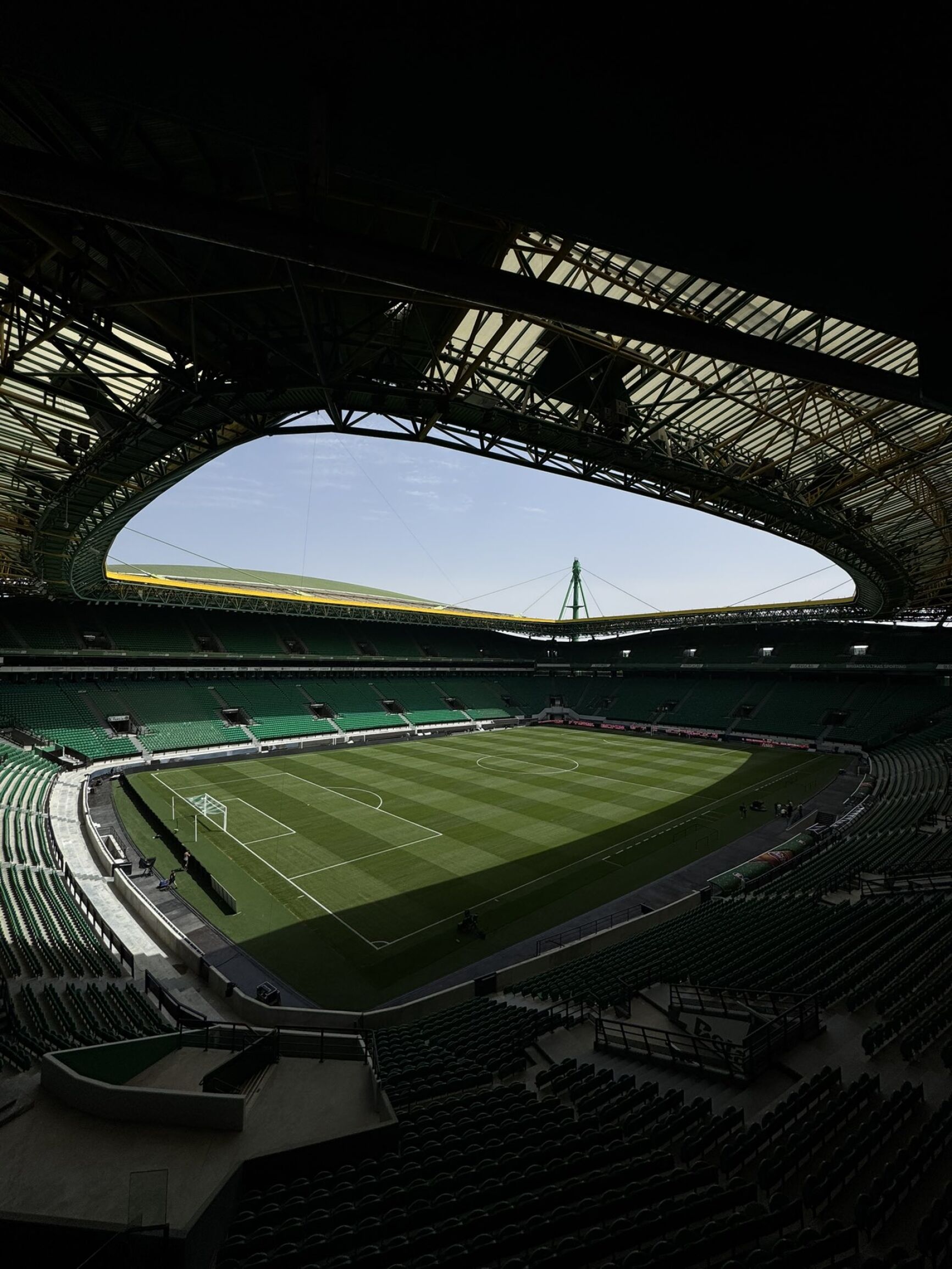 Associações unem-se a antigos jogadores em jogo solidário em Alvalade