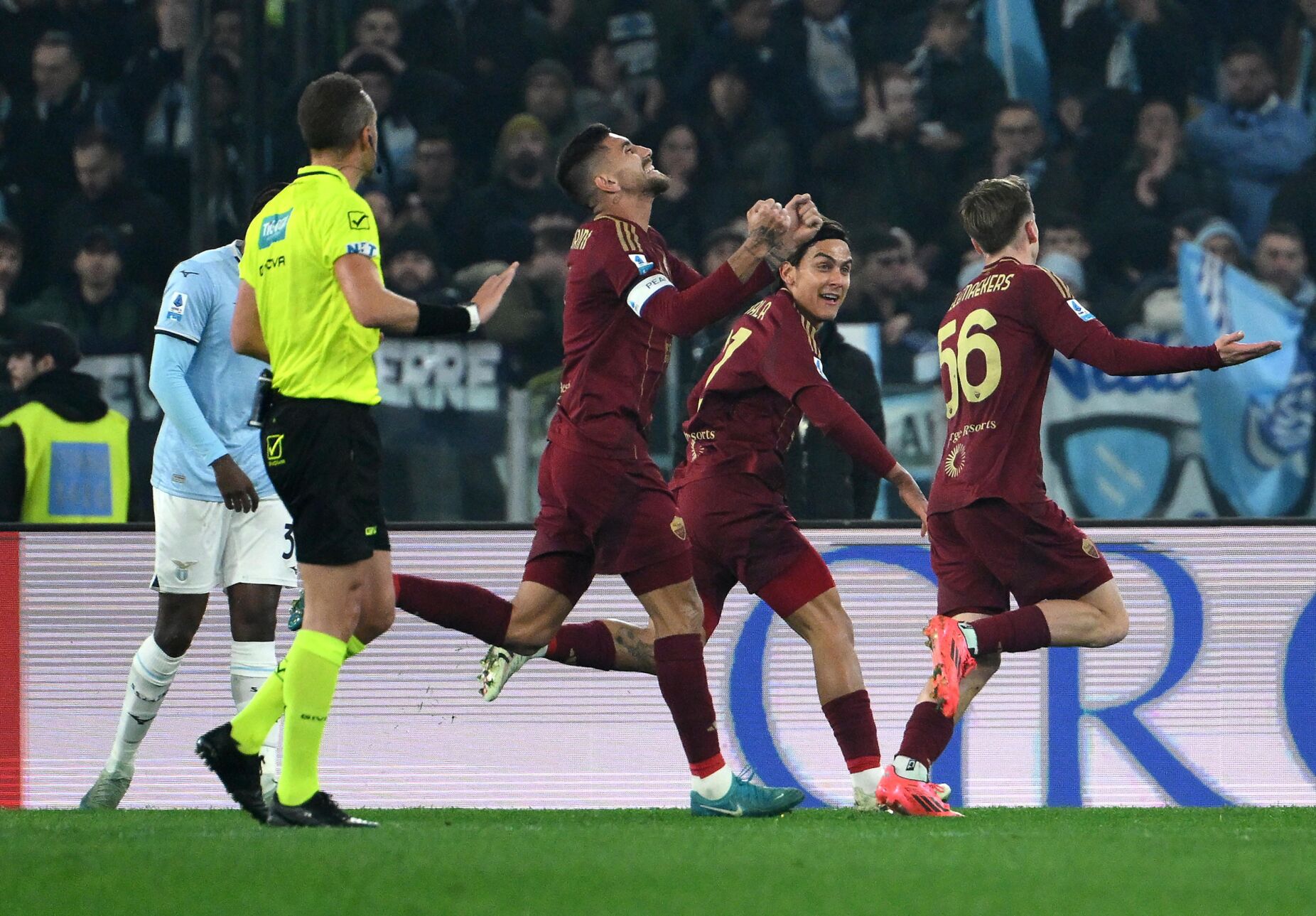 Roma entra a todo o gás e vence o dérbi contra a Lázio na Serie A