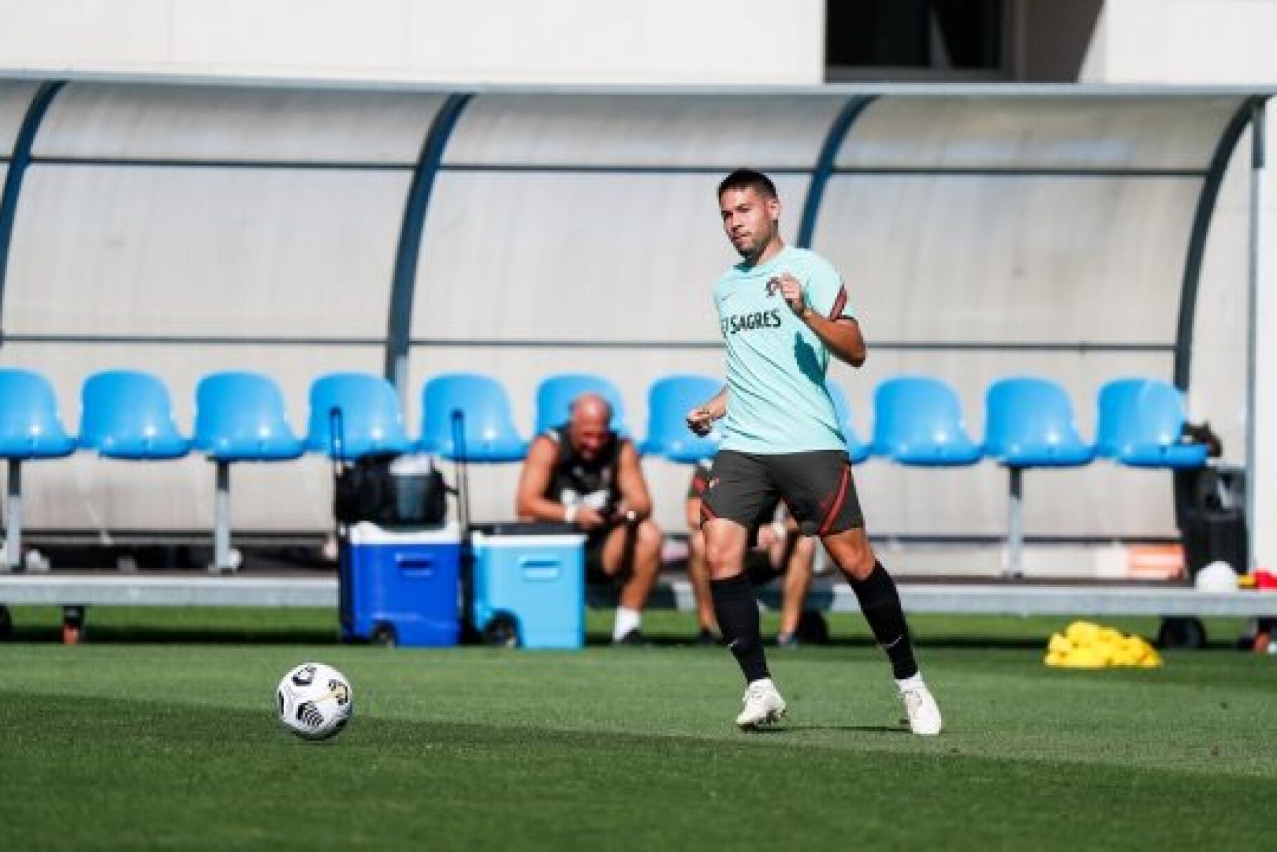 Raphaël Guerreiro é baixa para os próximos jogos da seleção 