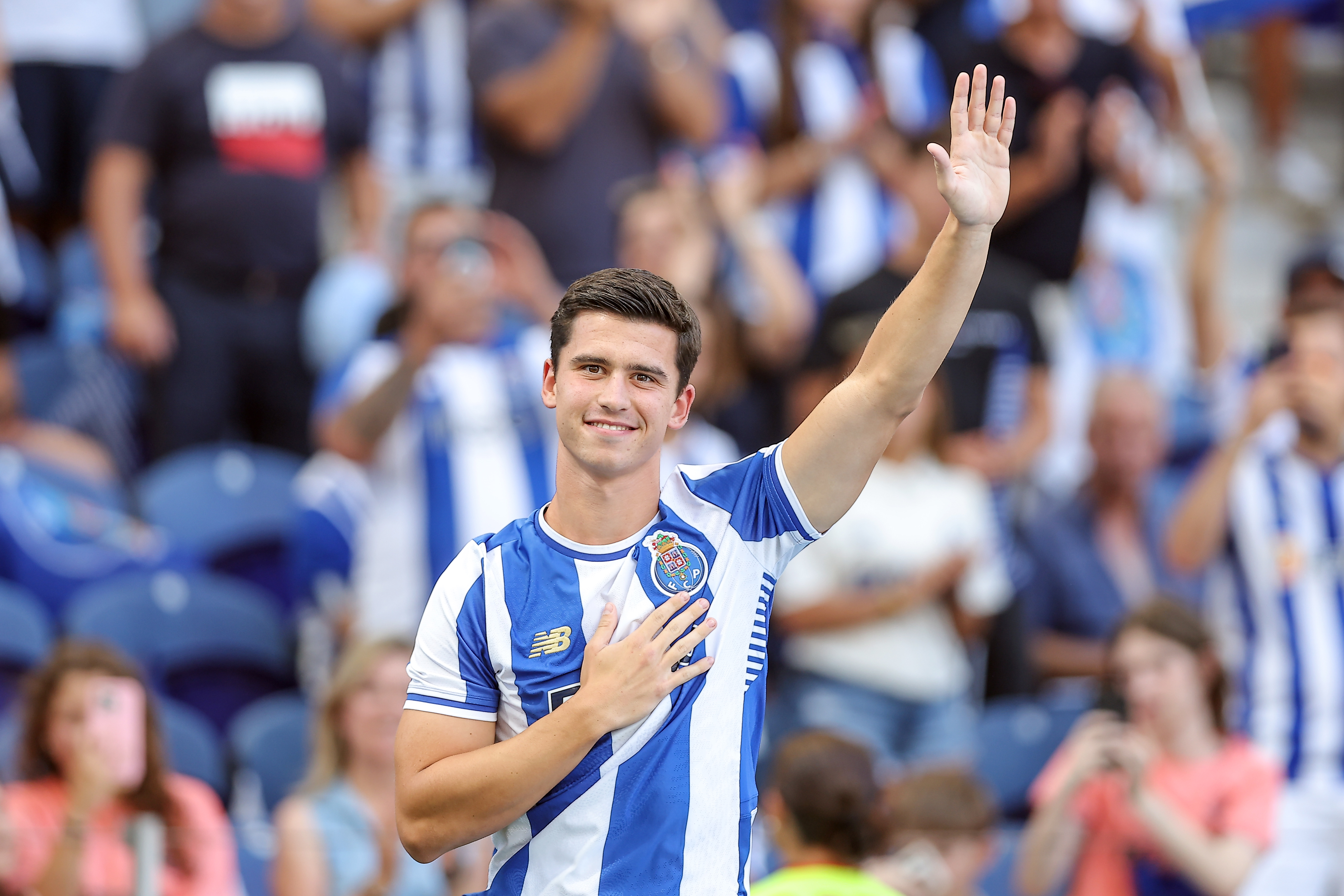 Prpic feliz no FC Porto e com a concorrência: "Conseguirei os meus minutos"