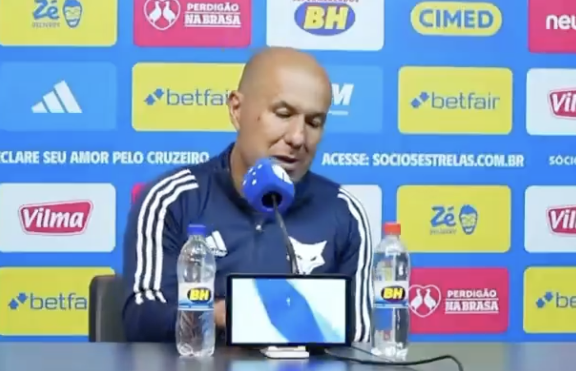 Cruzeiro avança na Taça do Brasil e Leonardo Jardim emociona-se: "Ultrapassa a parte desportiva"