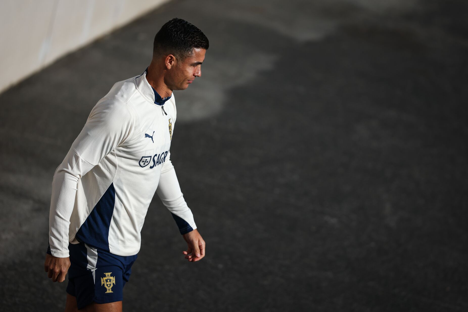 Loucura por Ronaldo no treino da Seleção em Erevan