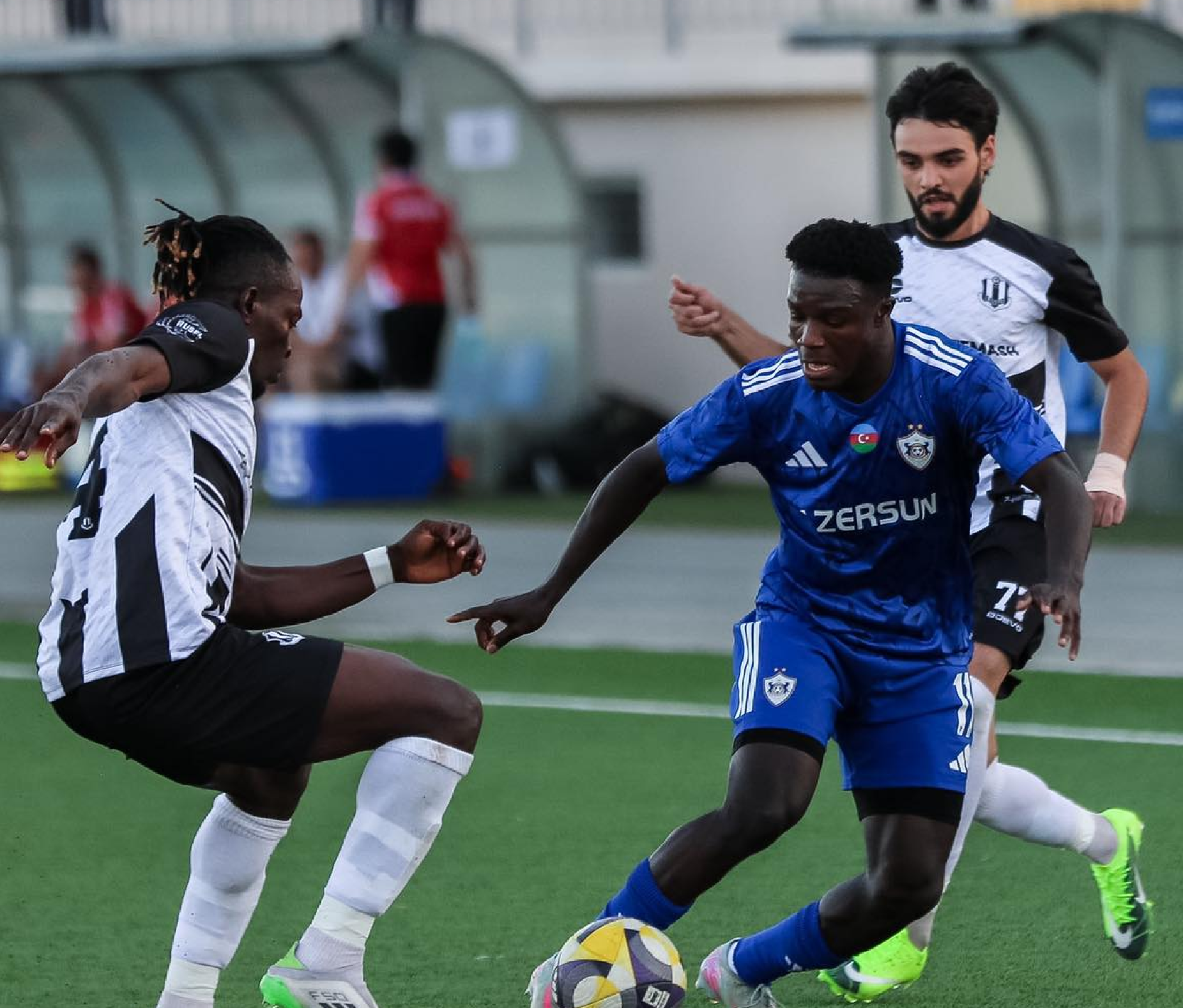 Qarabag, adversário do Benfica, vence para o campeonato do Azerbaijão