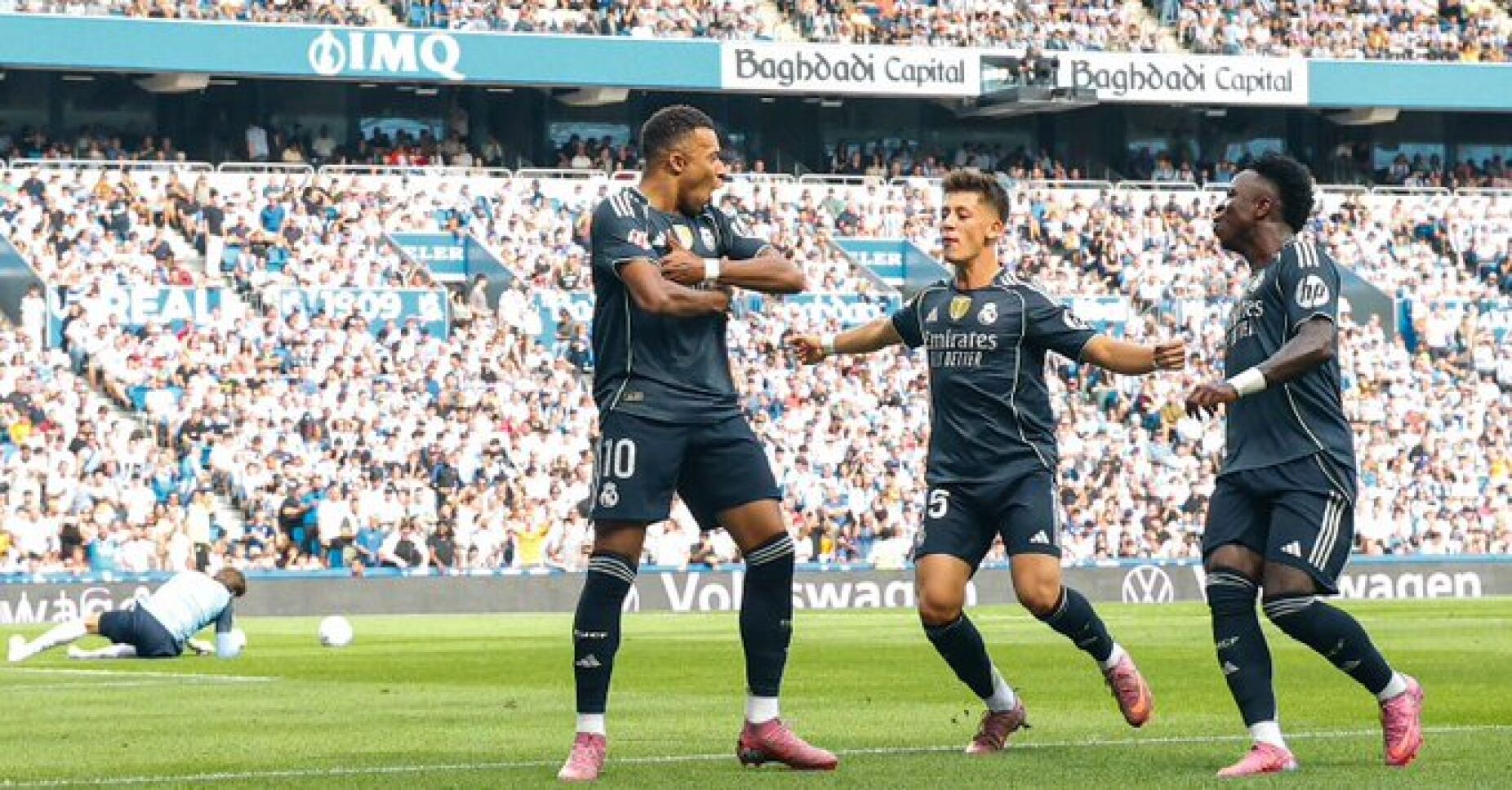 Real Madrid resiste uma hora com dez e isola-se na liderança da LaLiga