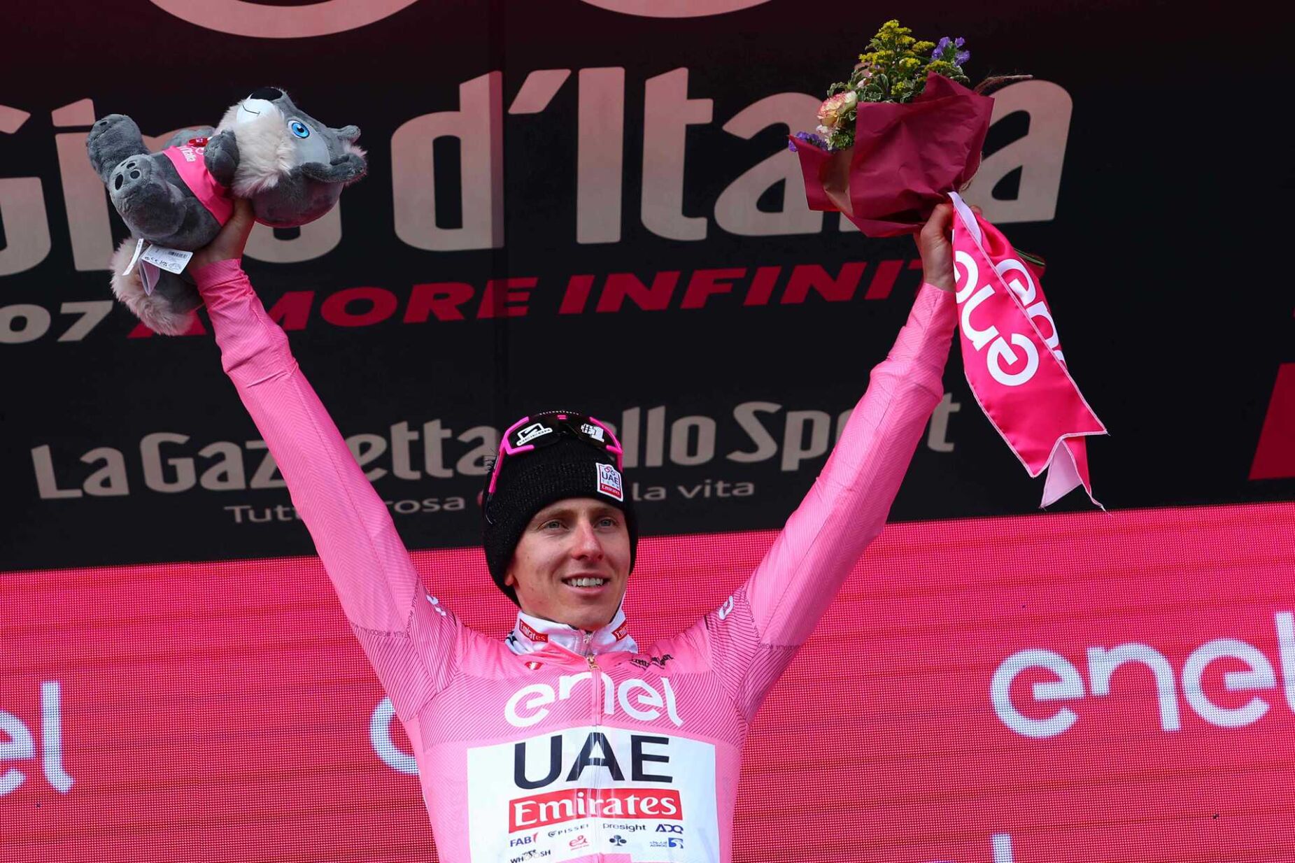 Pogacar: "Ter a camisola rosa no Giro era um sonho de há muito tempo"
