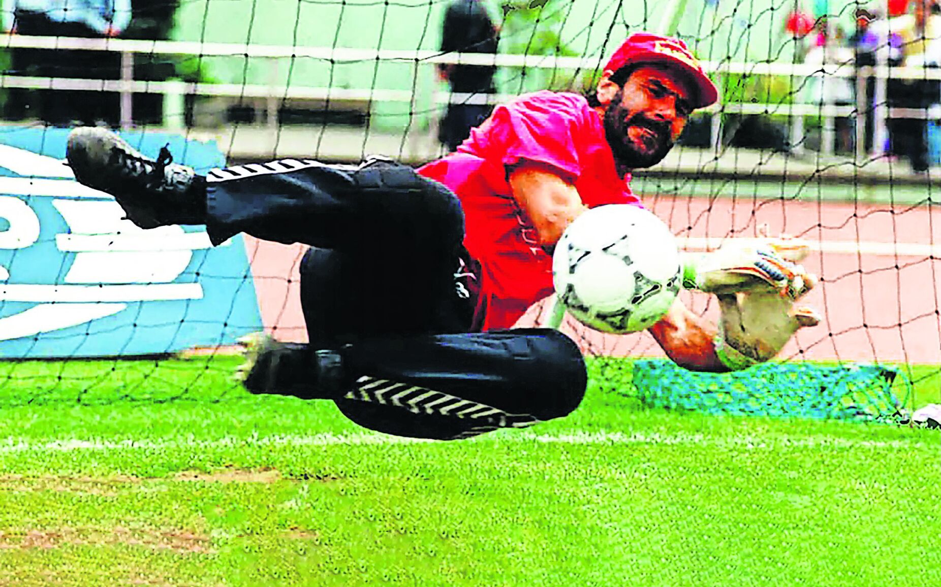 Ewerton, um filho do Marítimo: " Joguei de dez anos só com um rim"