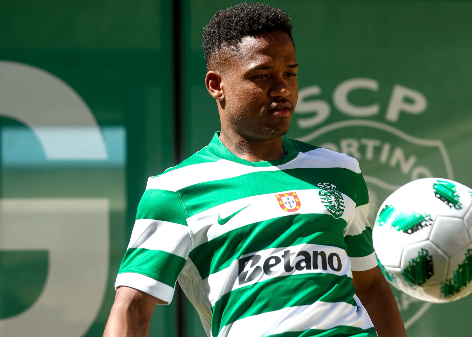 Aston Villa em contacto com Geny Catamo