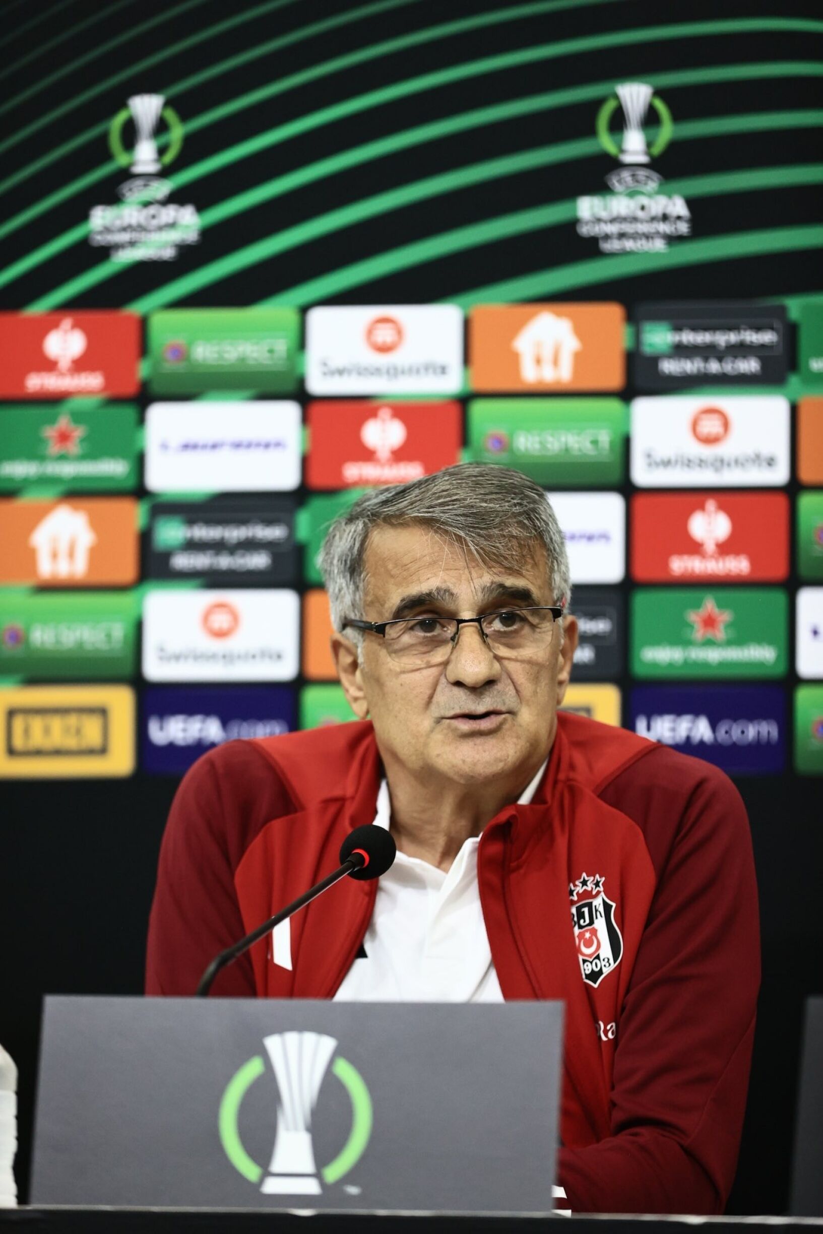 Sem vencer na Conference League, Besiktas demite treinador 