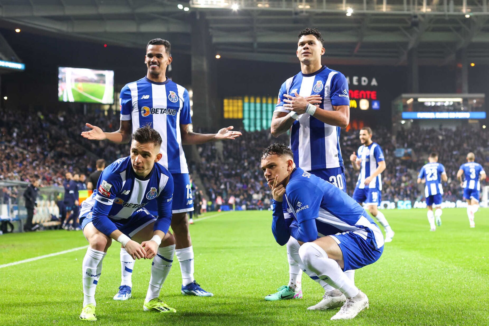 Poder representar o clube de que gosto, o FC Porto que ouvi falar enquanto  crescia..."