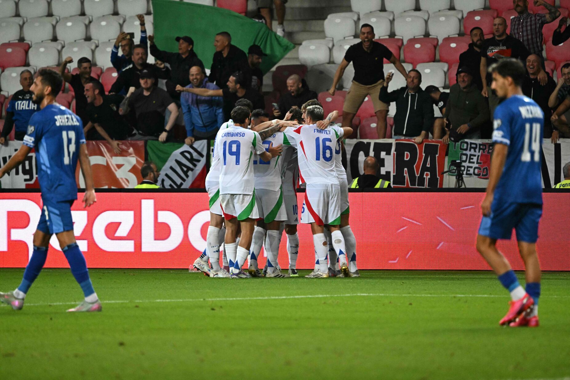 Itália vence um jogo de loucos, Ivanovic no quarto triunfo da Croácia