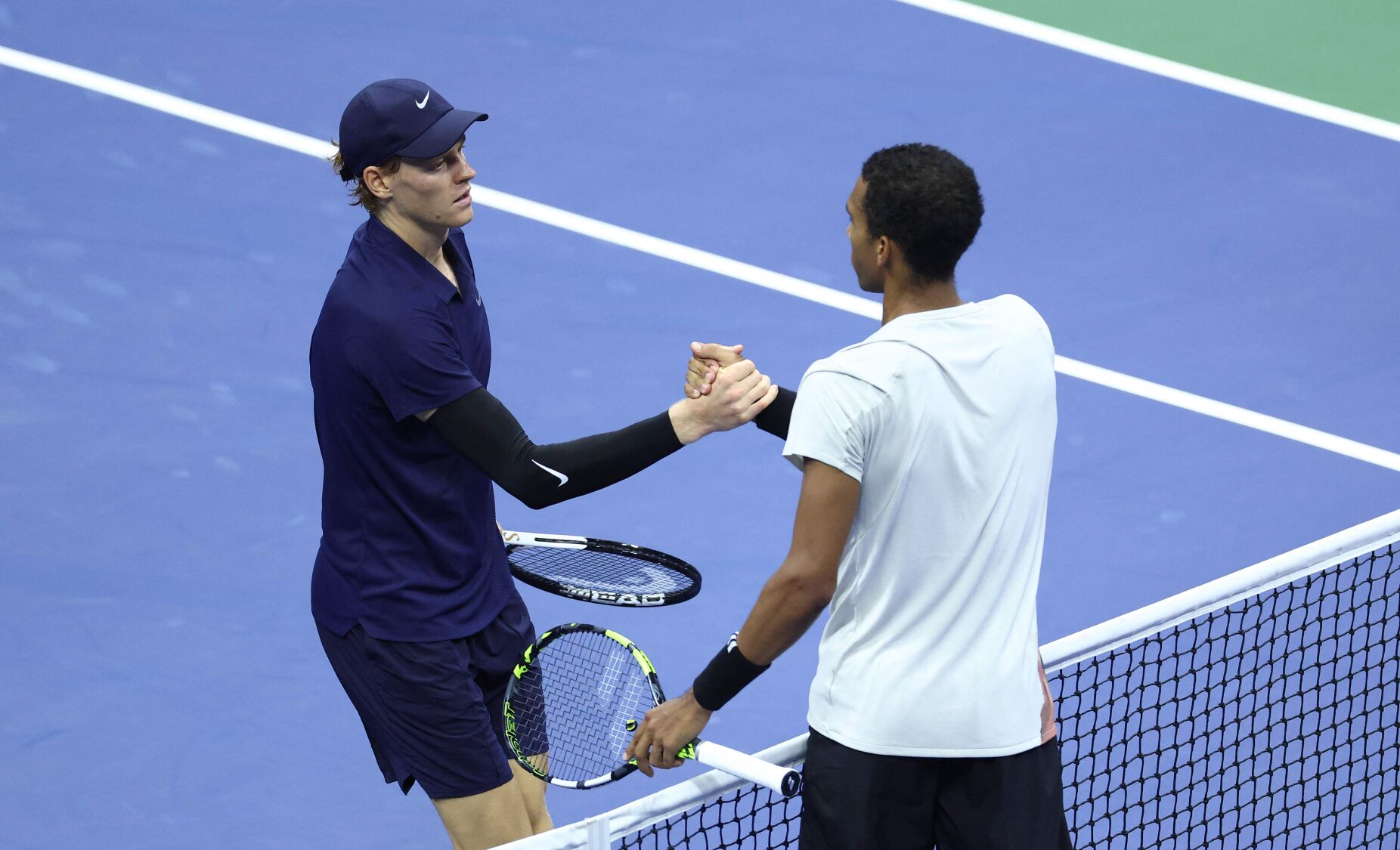 Jannik Sinner vai medir forças com Carlos Alcaraz na final do US Open