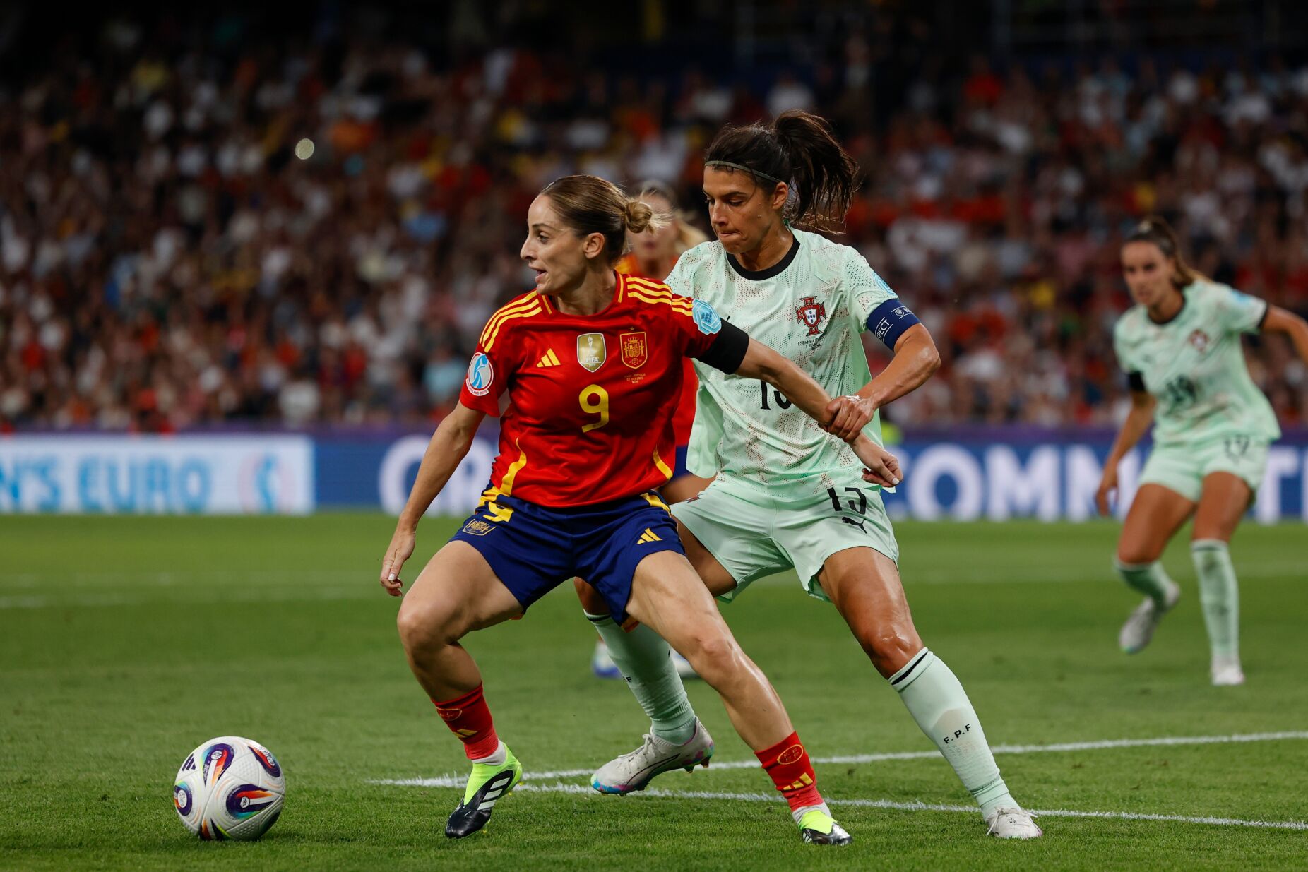 Europeu feminino: Portugal sofre goleada frente à Espanha na estreia