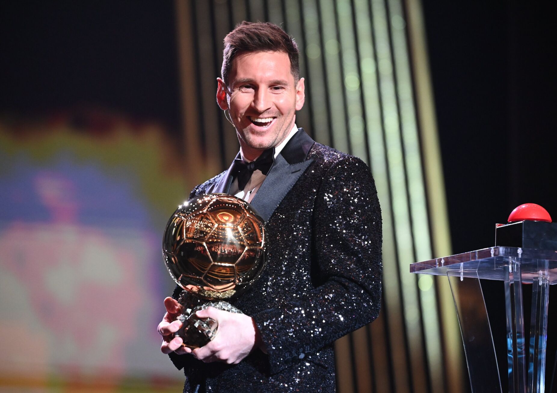 O Melhor jogador do Mundo 2023 Messi agora tem 8 bolas de Ouro !  #boladeouro #balondor #messi #messifans #futebol #soccer #fifa…