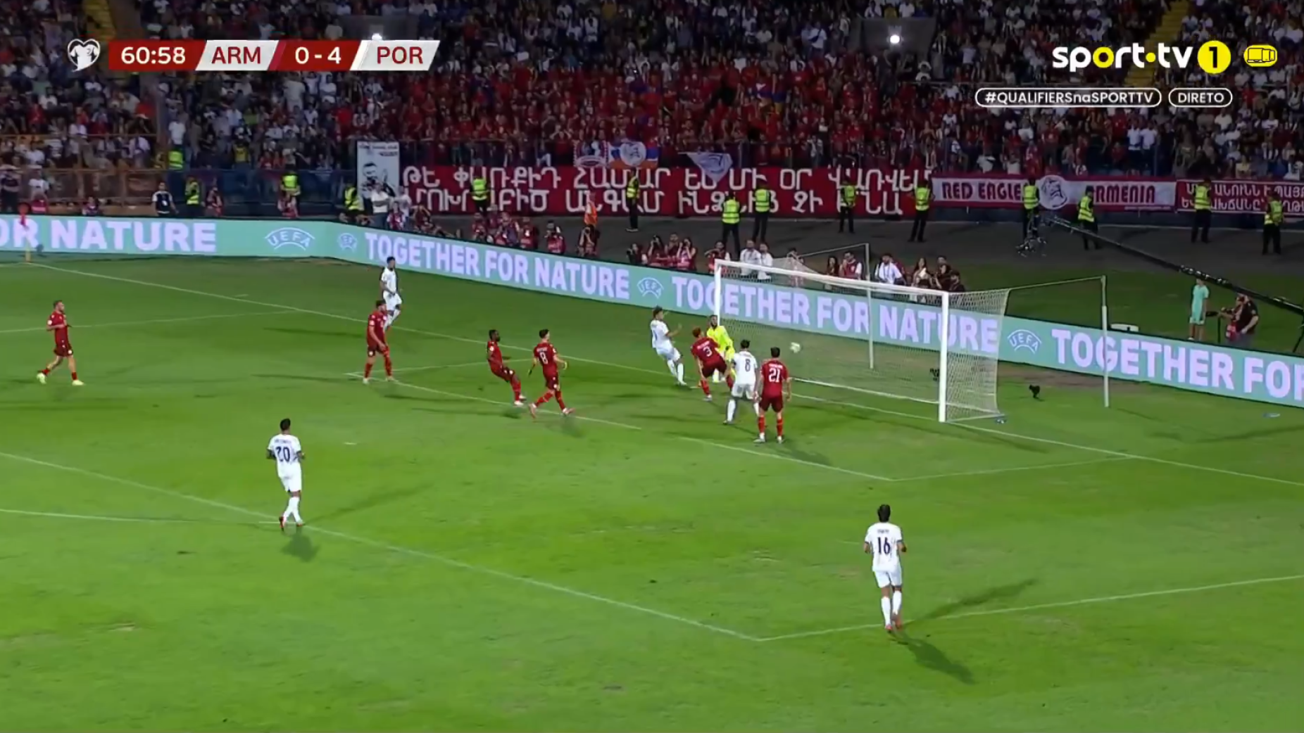 João Félix bisou de calcanhar e fez o quinto golo de Portugal na Arménia