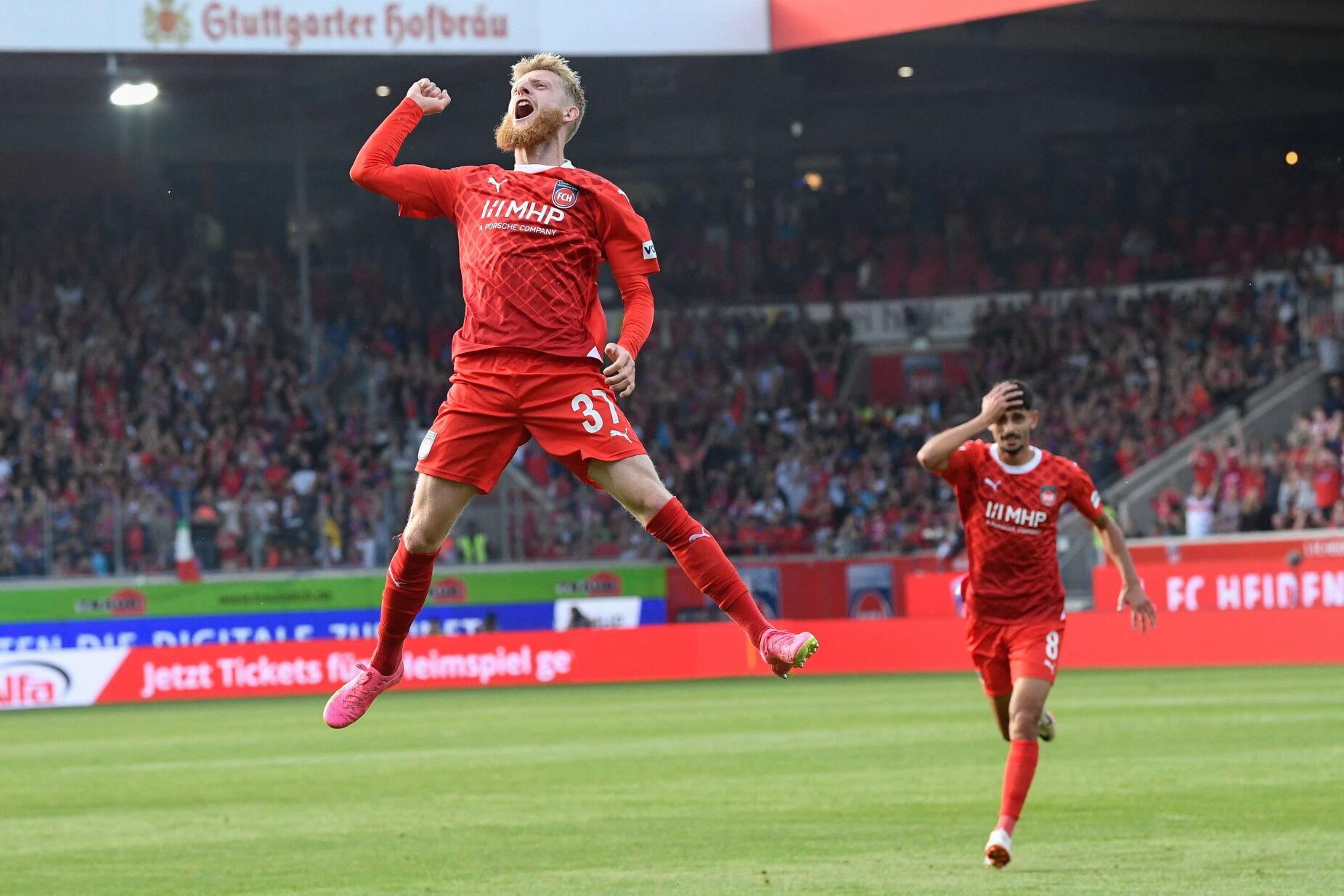 Jan-Niklas Beste em Lisboa para ser apresentado como jogador do Benfica